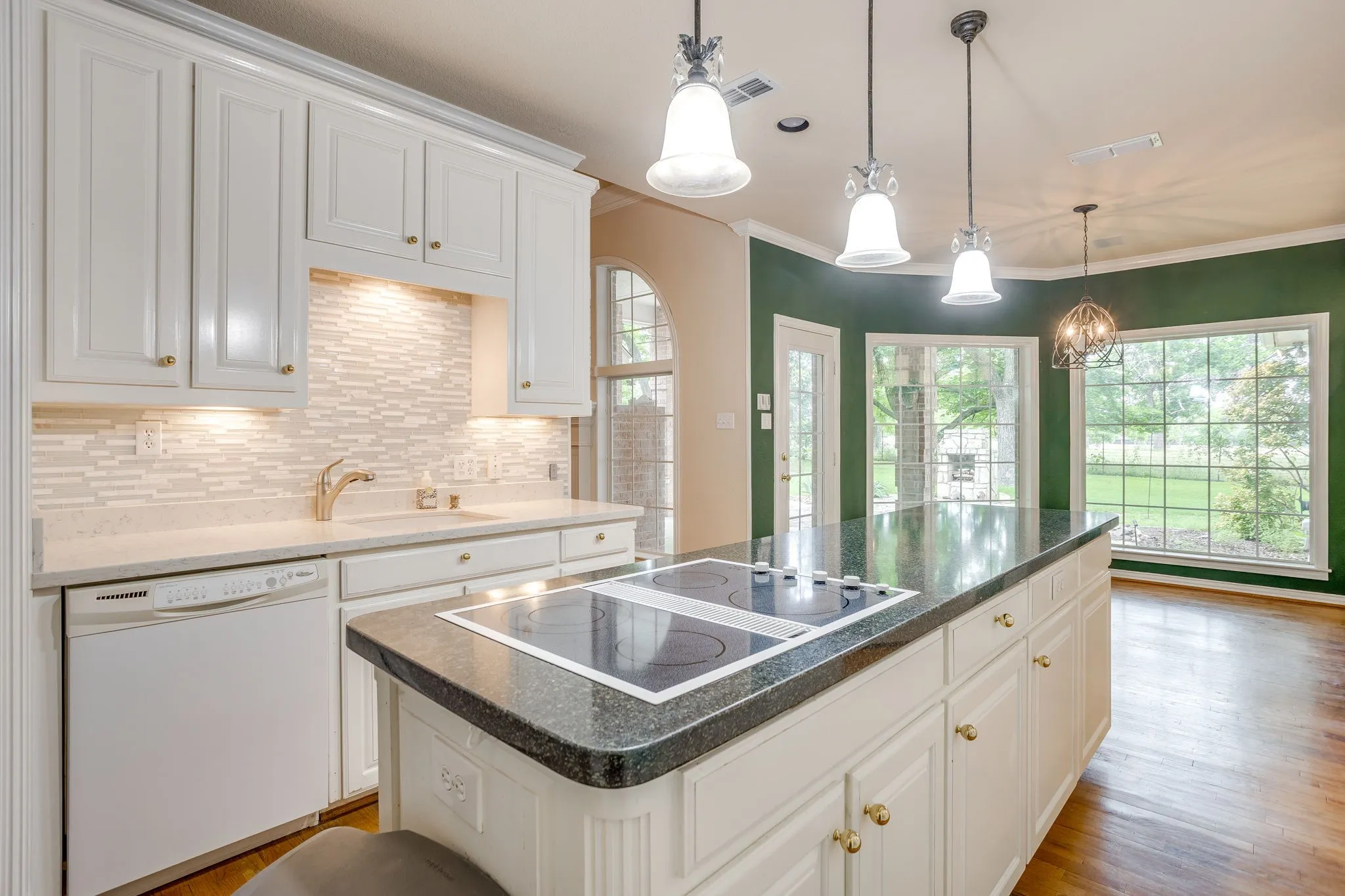 Single Family Residence For Sale in Hood County , 8707 S Monticello Circle, Granbury, Texas 76049, 4 Bedrooms, 3 Bathrooms, 2 Garage spaces, 2,412 Sqft, built in 1997, Price $375,000, mls#21262819, Real Estate Agent in Granbury, Homes For Sale in Hood county, Homes For Sale in Granbury, Realtor in Granbury Texas, Real Estate Brokerage Independent Realty Texas, Luminita Cordes Realtor