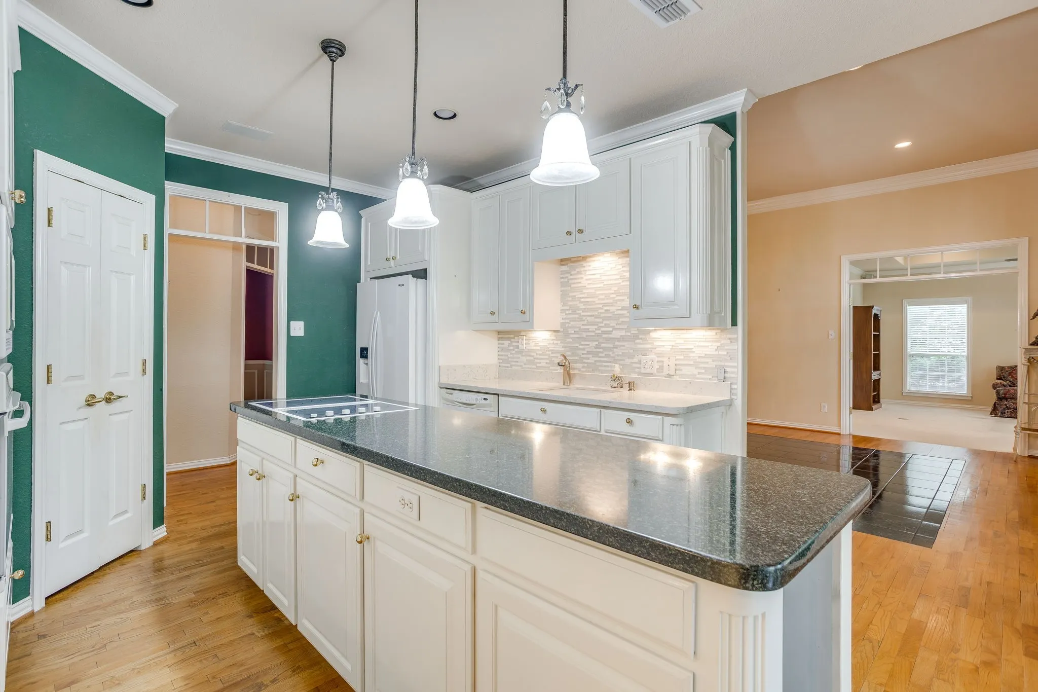 Single Family Residence For Sale in Hood County , 8707 S Monticello Circle, Granbury, Texas 76049, 4 Bedrooms, 3 Bathrooms, 2 Garage spaces, 2,412 Sqft, built in 1997, Price $375,000, mls#21262819, Real Estate Agent in Granbury, Homes For Sale in Hood county, Homes For Sale in Granbury, Realtor in Granbury Texas, Real Estate Brokerage Independent Realty Texas, Luminita Cordes Realtor