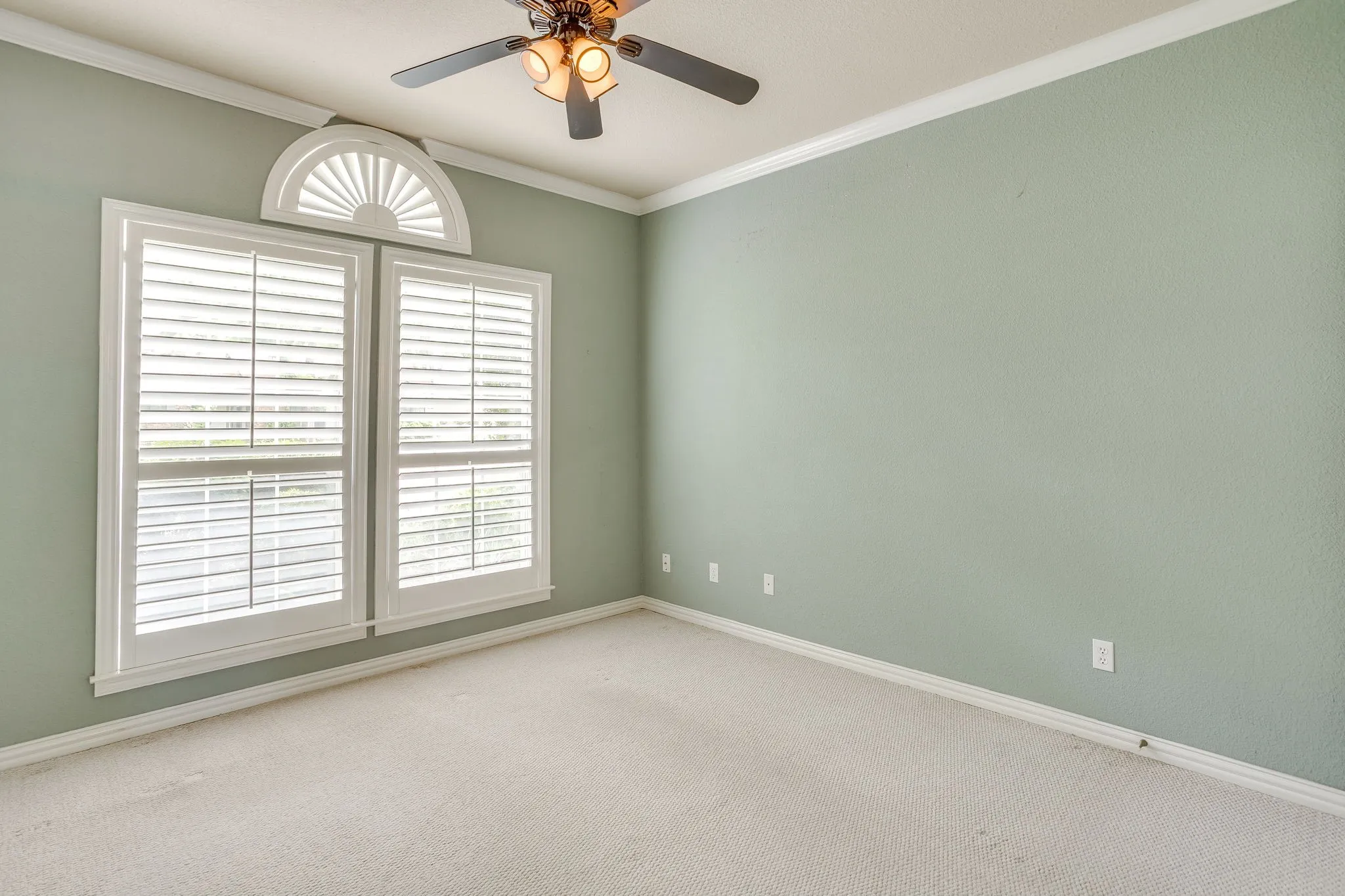 Single Family Residence For Sale in Hood County , 8707 S Monticello Circle, Granbury, Texas 76049, 4 Bedrooms, 3 Bathrooms, 2 Garage spaces, 2,412 Sqft, built in 1997, Price $375,000, mls#21262819, Real Estate Agent in Granbury, Homes For Sale in Hood county, Homes For Sale in Granbury, Realtor in Granbury Texas, Real Estate Brokerage Independent Realty Texas, Luminita Cordes Realtor