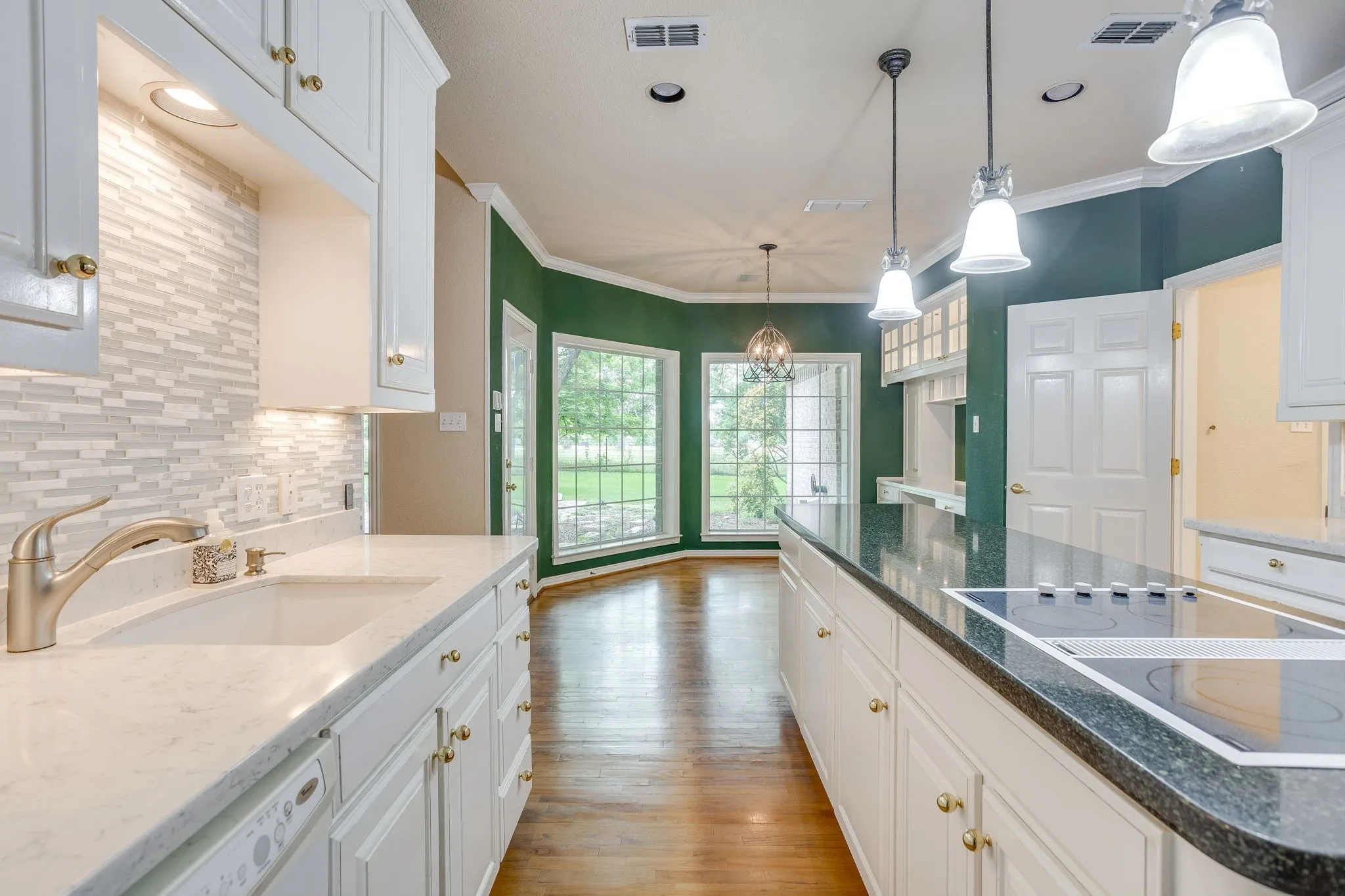 Single Family Residence For Sale in Hood County , 8707 S Monticello Circle, Granbury, Texas 76049, 4 Bedrooms, 3 Bathrooms, 2 Garage spaces, 2,412 Sqft, built in 1997, Price $375,000, mls#21262819, Real Estate Agent in Granbury, Homes For Sale in Hood county, Homes For Sale in Granbury, Realtor in Granbury Texas, Real Estate Brokerage Independent Realty Texas, Luminita Cordes Realtor