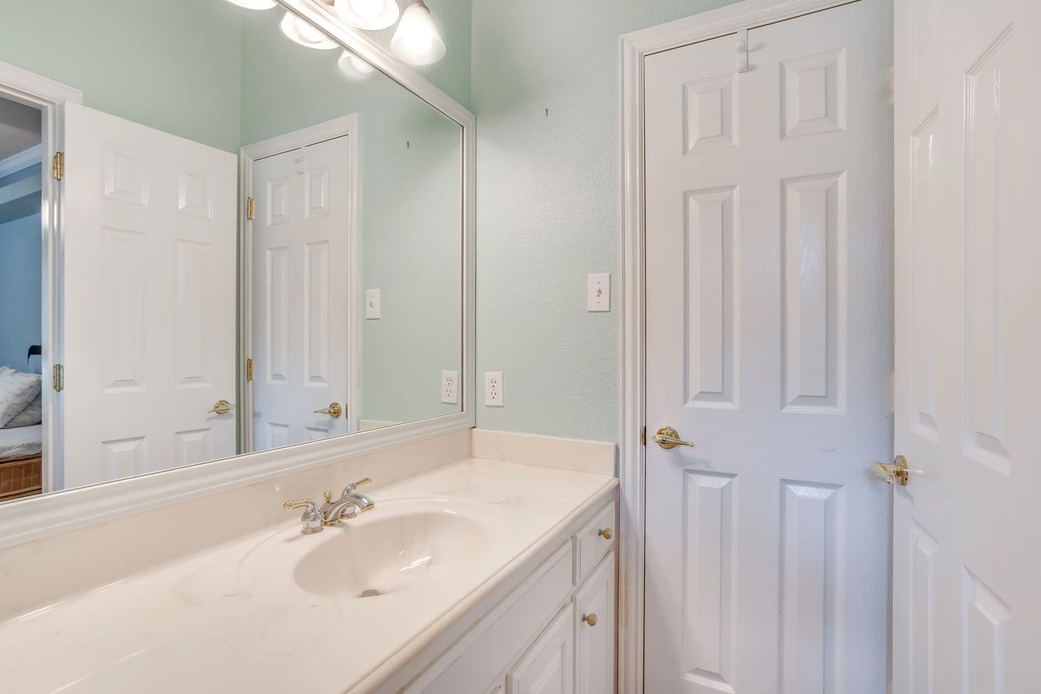 Single Family Residence For Sale in Hood County , 8707 S Monticello Circle, Granbury, Texas 76049, 4 Bedrooms, 3 Bathrooms, 2 Garage spaces, 2,412 Sqft, built in 1997, Price $375,000, mls#21262819, Real Estate Agent in Granbury, Homes For Sale in Hood county, Homes For Sale in Granbury, Realtor in Granbury Texas, Real Estate Brokerage Independent Realty Texas, Luminita Cordes Realtor