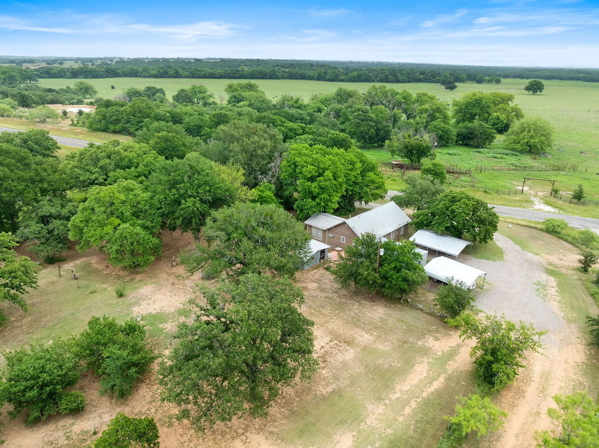 Single Family Residence For Sale in Comanche County , 1550 Highway 2318, De Leon, Texas 76444, 2 Bedroom, 1 Bathroom, Garage spaces, 1,008 Sqft, built in 1920, mls#21263326, Real Estate Agent in De Leon, Homes For Sale in Comanche county, Homes For Sale in De Leon, Realtor in De Leon Texas, Real Estate Brokerage Independent Realty Texas, Luminita Cordes Realtor