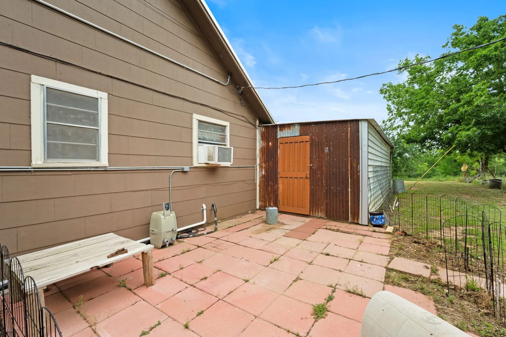Single Family Residence For Sale in Comanche County , 1550 Highway 2318, De Leon, Texas 76444, 2 Bedroom, 1 Bathroom, Garage spaces, 1,008 Sqft, built in 1920, mls#21263326, Real Estate Agent in De Leon, Homes For Sale in Comanche county, Homes For Sale in De Leon, Realtor in De Leon Texas, Real Estate Brokerage Independent Realty Texas, Luminita Cordes Realtor
