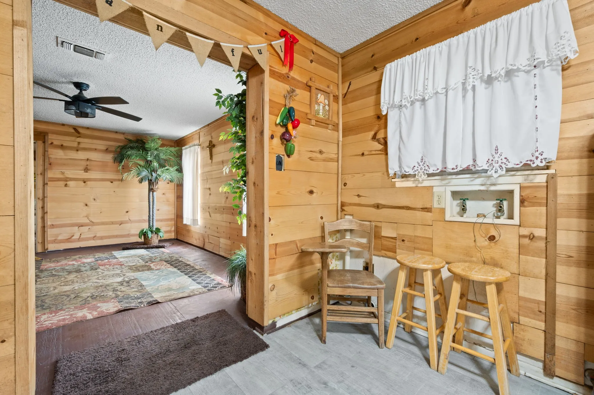 Single Family Residence For Sale in Comanche County , 1550 Highway 2318, De Leon, Texas 76444, 2 Bedroom, 1 Bathroom, Garage spaces, 1,008 Sqft, built in 1920, mls#21263326, Real Estate Agent in De Leon, Homes For Sale in Comanche county, Homes For Sale in De Leon, Realtor in De Leon Texas, Real Estate Brokerage Independent Realty Texas, Luminita Cordes Realtor