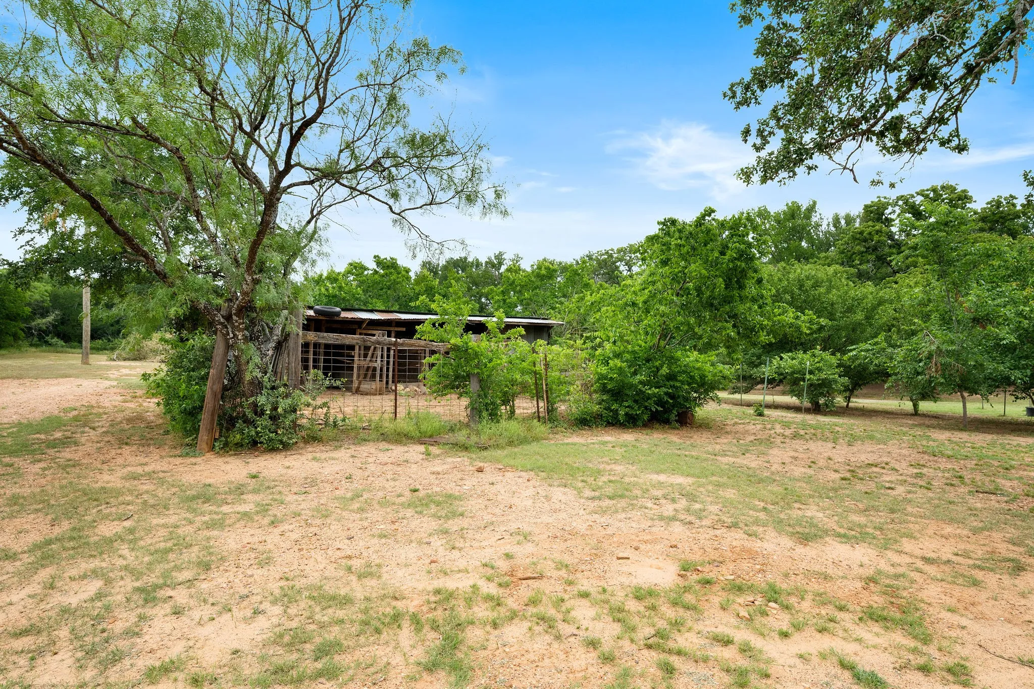 Single Family Residence For Sale in Comanche County , 1550 Highway 2318, De Leon, Texas 76444, 2 Bedroom, 1 Bathroom, Garage spaces, 1,008 Sqft, built in 1920, mls#21263326, Real Estate Agent in De Leon, Homes For Sale in Comanche county, Homes For Sale in De Leon, Realtor in De Leon Texas, Real Estate Brokerage Independent Realty Texas, Luminita Cordes Realtor