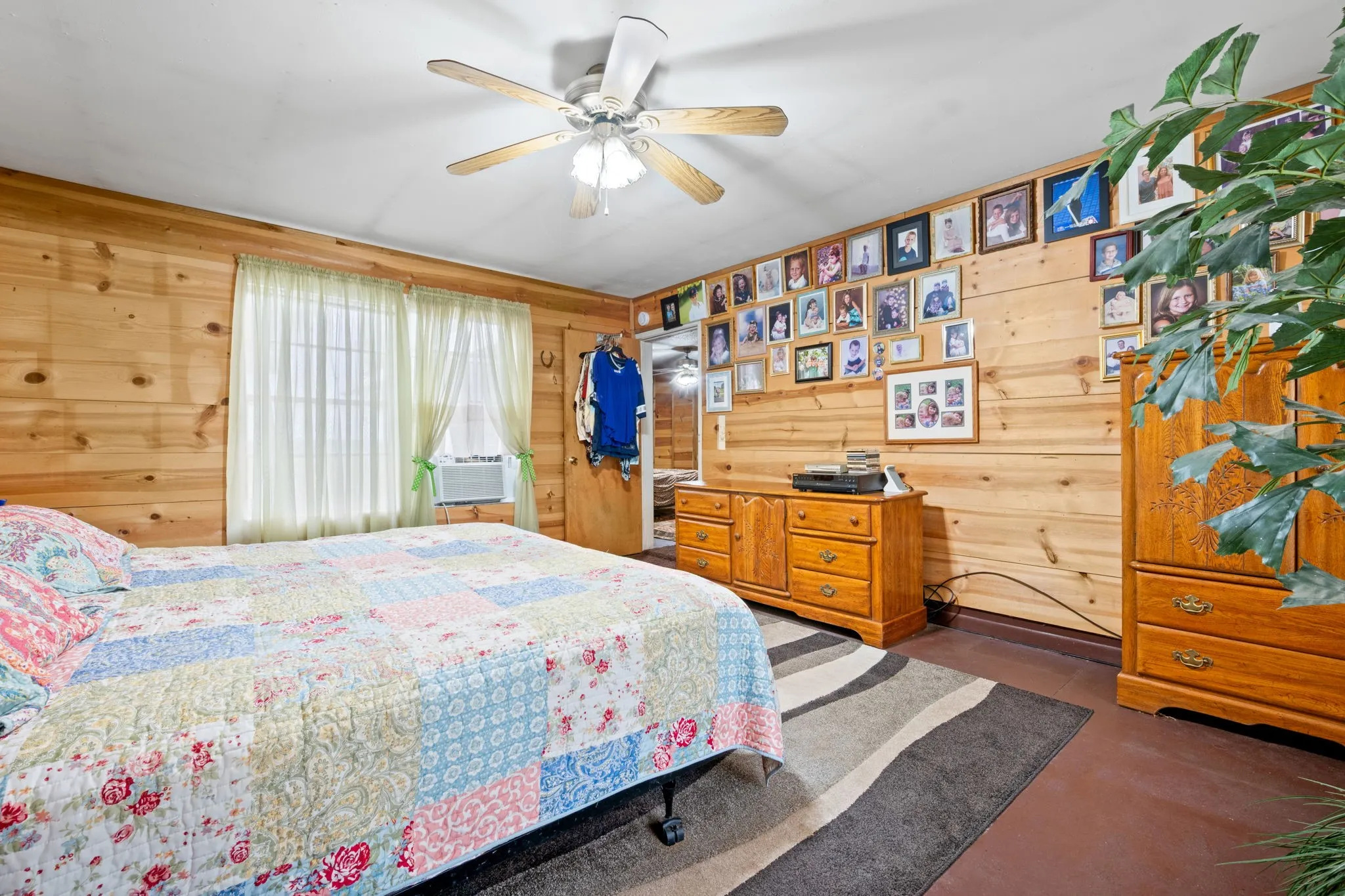 Single Family Residence For Sale in Comanche County , 1550 Highway 2318, De Leon, Texas 76444, 2 Bedroom, 1 Bathroom, Garage spaces, 1,008 Sqft, built in 1920, mls#21263326, Real Estate Agent in De Leon, Homes For Sale in Comanche county, Homes For Sale in De Leon, Realtor in De Leon Texas, Real Estate Brokerage Independent Realty Texas, Luminita Cordes Realtor