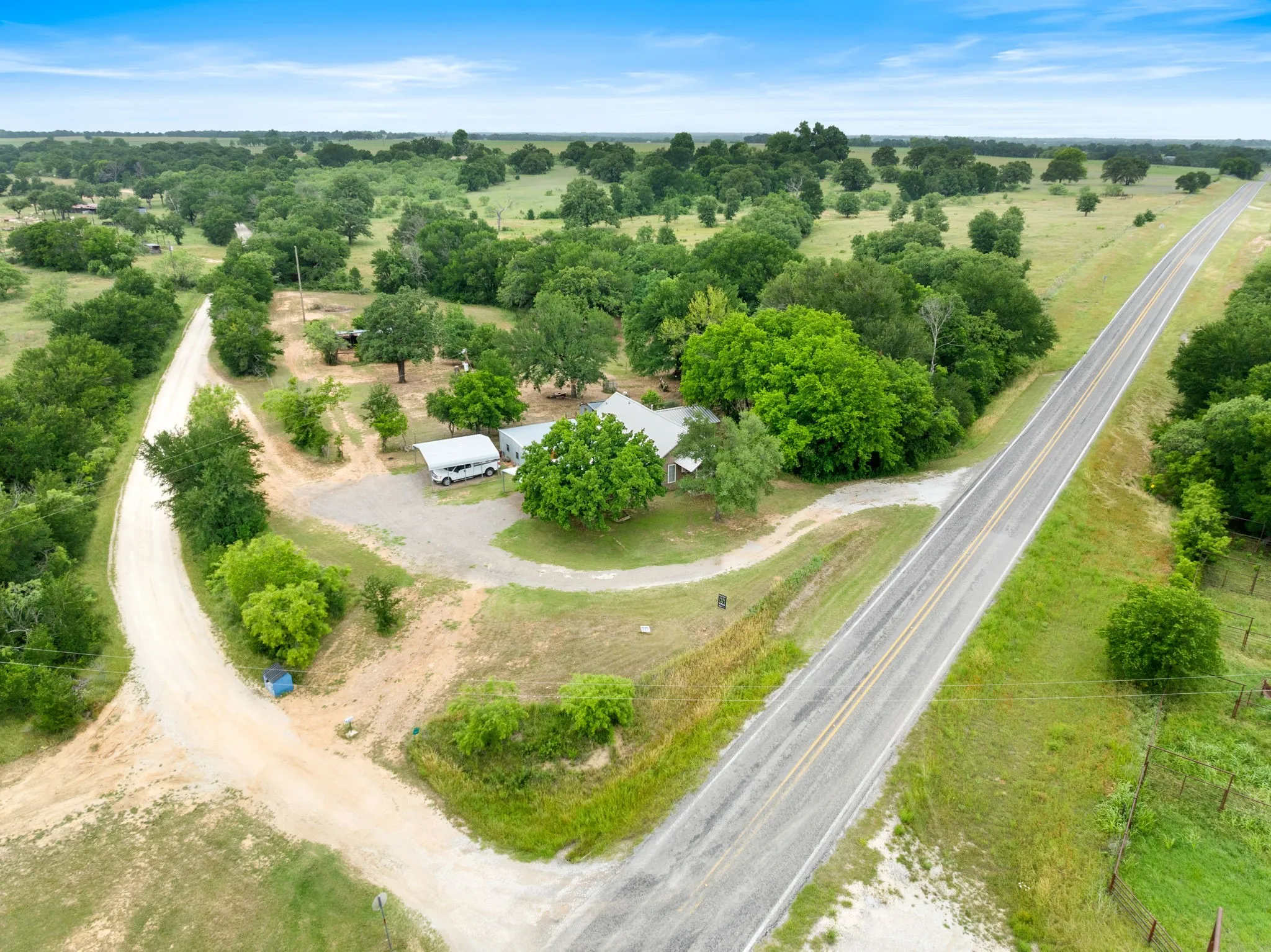 Single Family Residence For Sale in Comanche County , 1550 Highway 2318, De Leon, Texas 76444, 2 Bedroom, 1 Bathroom, Garage spaces, 1,008 Sqft, built in 1920, mls#21263326, Real Estate Agent in De Leon, Homes For Sale in Comanche county, Homes For Sale in De Leon, Realtor in De Leon Texas, Real Estate Brokerage Independent Realty Texas, Luminita Cordes Realtor