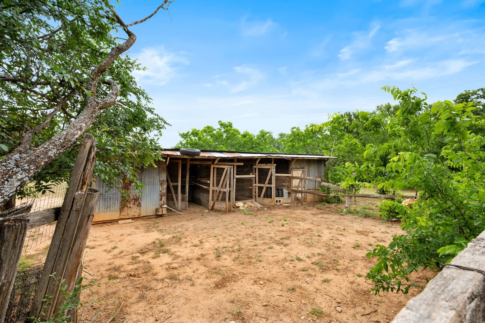 Single Family Residence For Sale in Comanche County , 1550 Highway 2318, De Leon, Texas 76444, 2 Bedroom, 1 Bathroom, Garage spaces, 1,008 Sqft, built in 1920, mls#21263326, Real Estate Agent in De Leon, Homes For Sale in Comanche county, Homes For Sale in De Leon, Realtor in De Leon Texas, Real Estate Brokerage Independent Realty Texas, Luminita Cordes Realtor