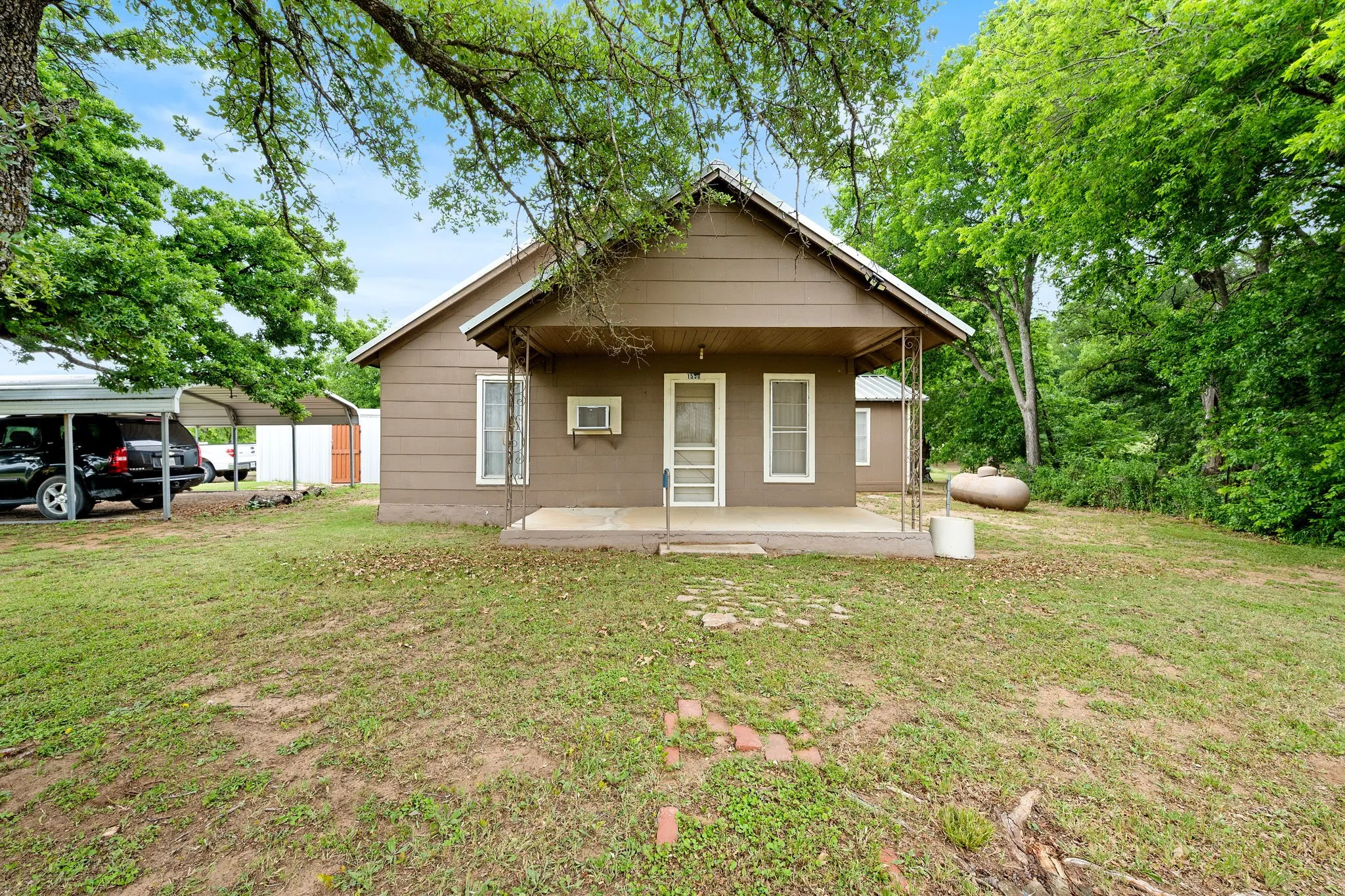 Single Family Residence For Sale in Comanche County , 1550 Highway 2318, De Leon, Texas 76444, 2 Bedroom, 1 Bathroom, Garage spaces, 1,008 Sqft, built in 1920, mls#21263326, Real Estate Agent in De Leon, Homes For Sale in Comanche county, Homes For Sale in De Leon, Realtor in De Leon Texas, Real Estate Brokerage Independent Realty Texas, Luminita Cordes Realtor