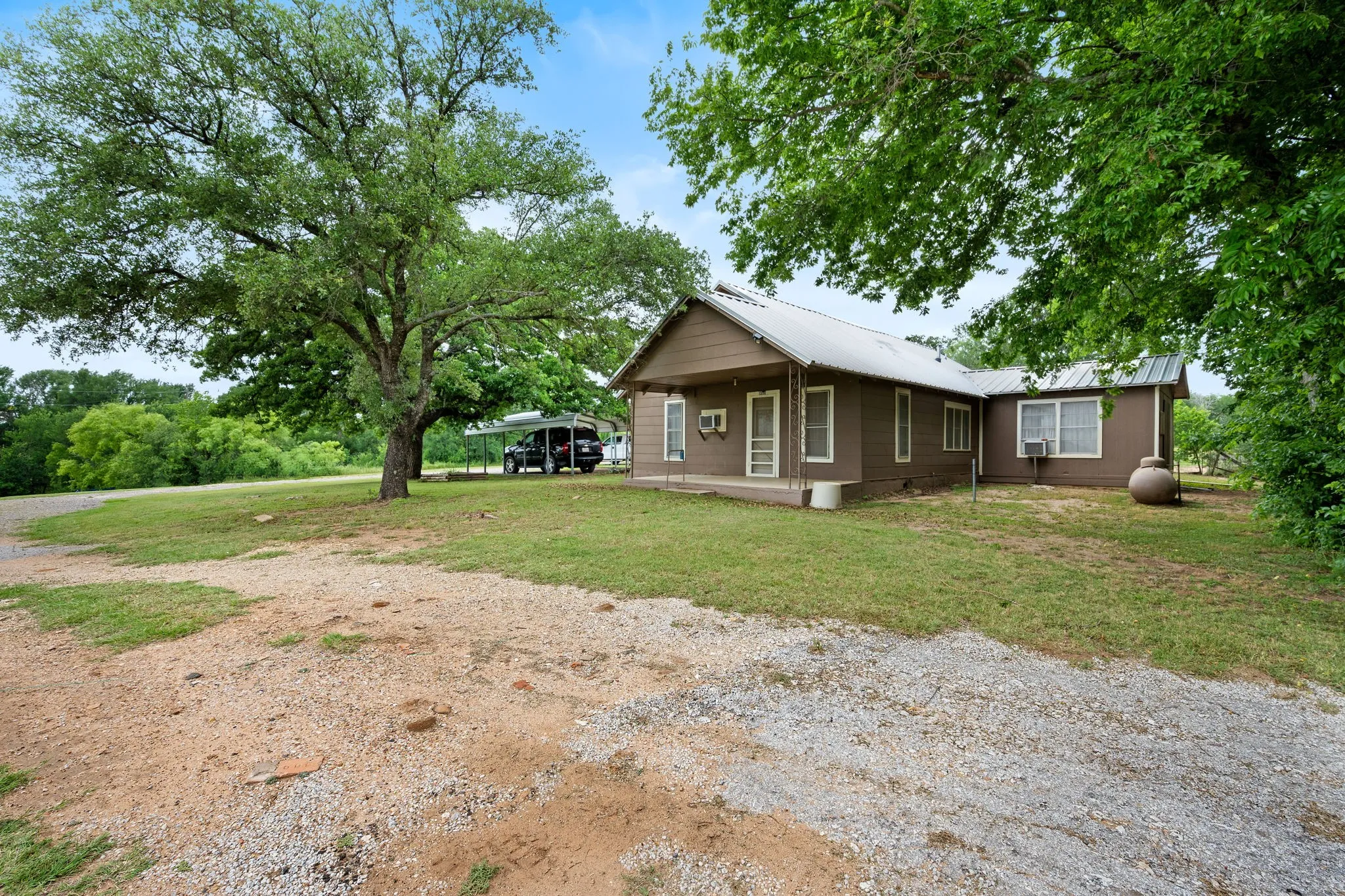 Single Family Residence For Sale in Comanche County , 1550 Highway 2318, De Leon, Texas 76444, 2 Bedroom, 1 Bathroom, Garage spaces, 1,008 Sqft, built in 1920, mls#21263326, Real Estate Agent in De Leon, Homes For Sale in Comanche county, Homes For Sale in De Leon, Realtor in De Leon Texas, Real Estate Brokerage Independent Realty Texas, Luminita Cordes Realtor