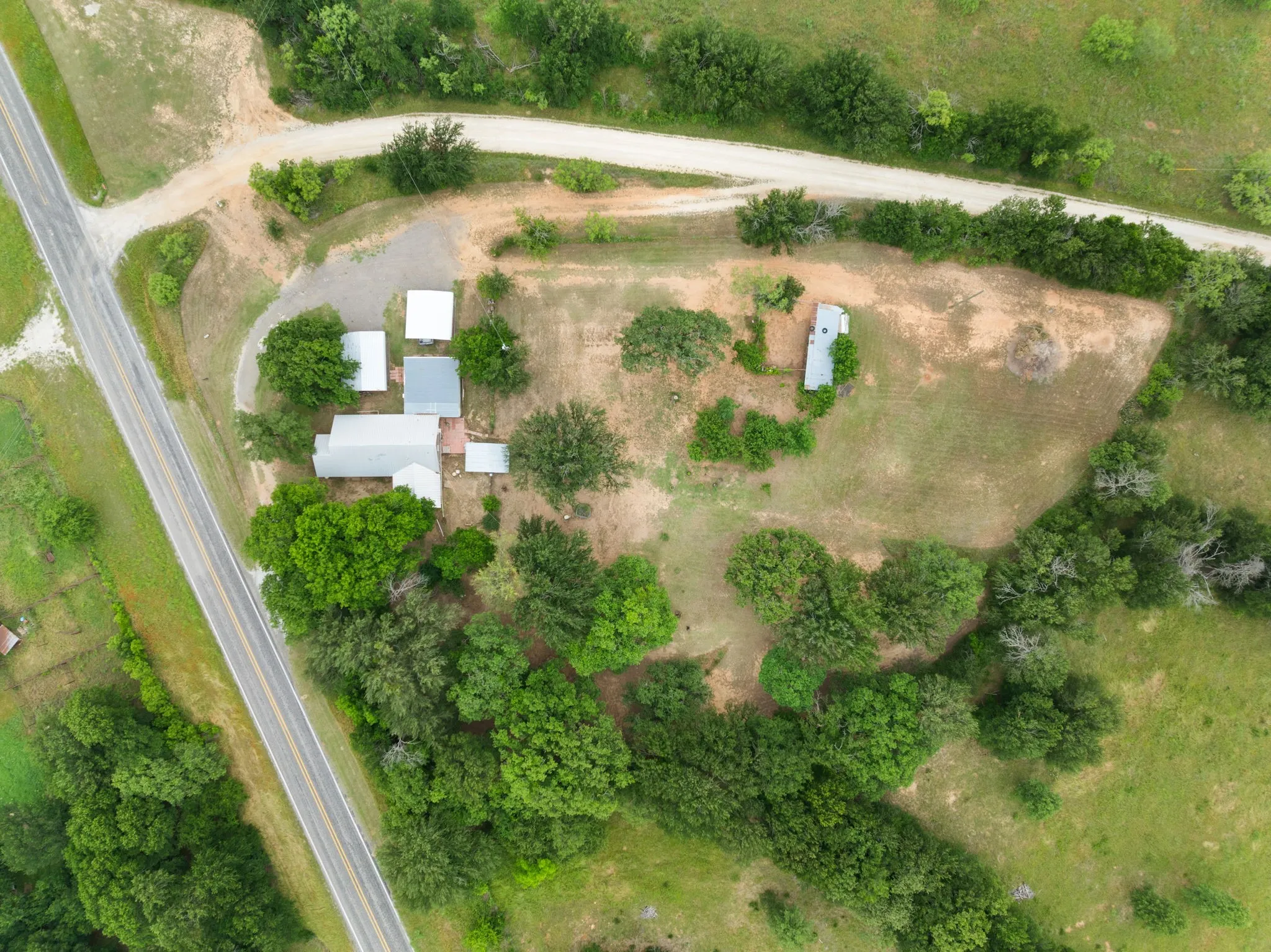 Single Family Residence For Sale in Comanche County , 1550 Highway 2318, De Leon, Texas 76444, 2 Bedroom, 1 Bathroom, Garage spaces, 1,008 Sqft, built in 1920, mls#21263326, Real Estate Agent in De Leon, Homes For Sale in Comanche county, Homes For Sale in De Leon, Realtor in De Leon Texas, Real Estate Brokerage Independent Realty Texas, Luminita Cordes Realtor