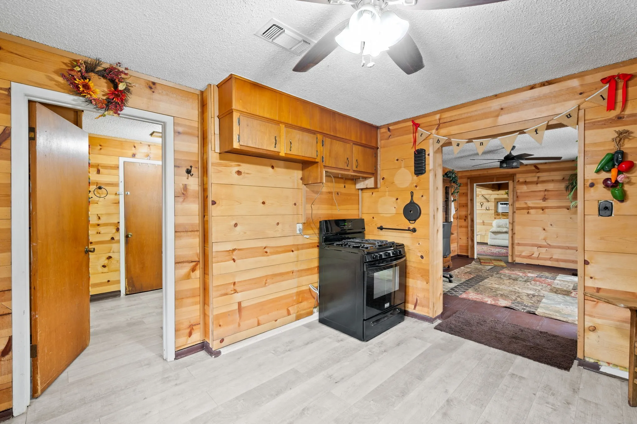 Single Family Residence For Sale in Comanche County , 1550 Highway 2318, De Leon, Texas 76444, 2 Bedroom, 1 Bathroom, Garage spaces, 1,008 Sqft, built in 1920, mls#21263326, Real Estate Agent in De Leon, Homes For Sale in Comanche county, Homes For Sale in De Leon, Realtor in De Leon Texas, Real Estate Brokerage Independent Realty Texas, Luminita Cordes Realtor