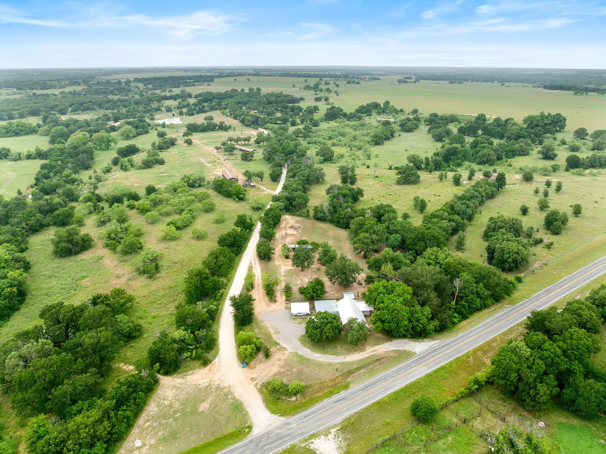 Single Family Residence For Sale in Comanche County , 1550 Highway 2318, De Leon, Texas 76444, 2 Bedroom, 1 Bathroom, Garage spaces, 1,008 Sqft, built in 1920, mls#21263326, Real Estate Agent in De Leon, Homes For Sale in Comanche county, Homes For Sale in De Leon, Realtor in De Leon Texas, Real Estate Brokerage Independent Realty Texas, Luminita Cordes Realtor