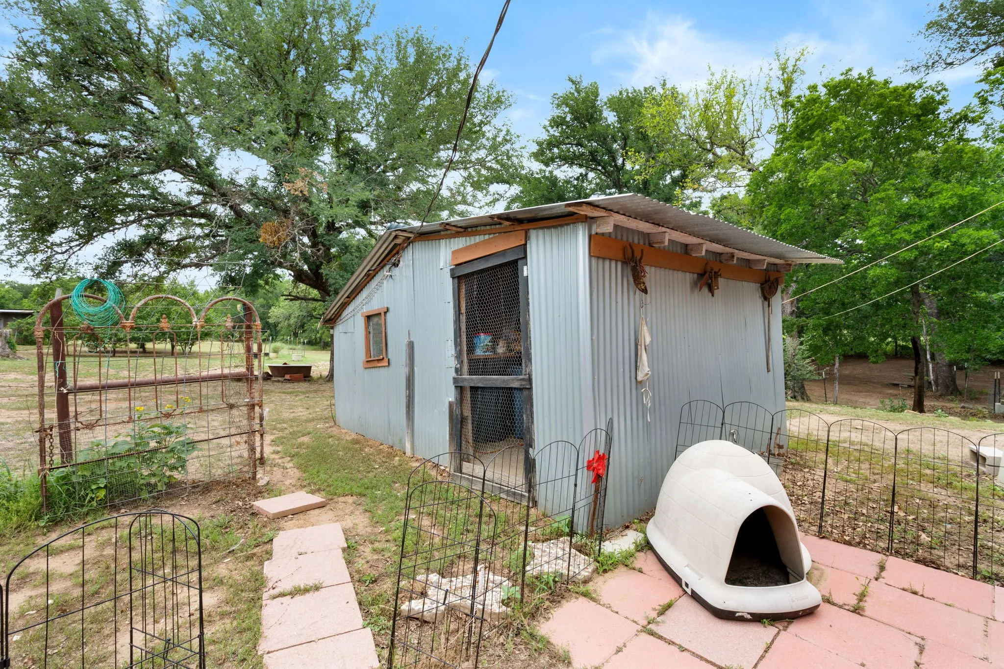Single Family Residence For Sale in Comanche County , 1550 Highway 2318, De Leon, Texas 76444, 2 Bedroom, 1 Bathroom, Garage spaces, 1,008 Sqft, built in 1920, mls#21263326, Real Estate Agent in De Leon, Homes For Sale in Comanche county, Homes For Sale in De Leon, Realtor in De Leon Texas, Real Estate Brokerage Independent Realty Texas, Luminita Cordes Realtor