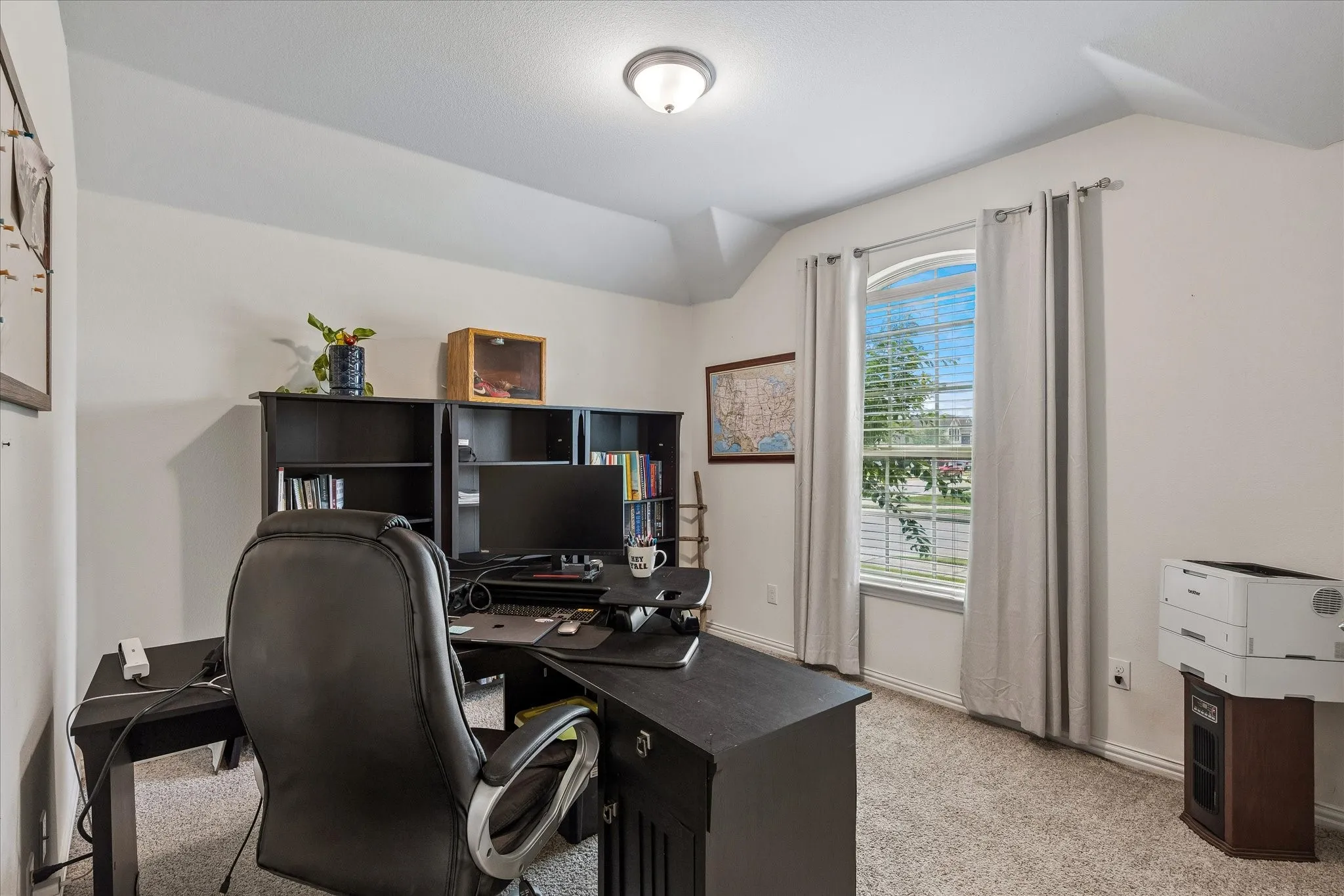 Spacious Office w/Closet or Extra Bedroom.