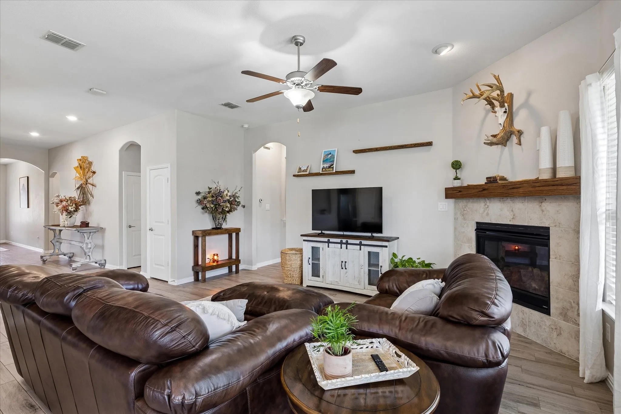 Plenty room for entertaining.