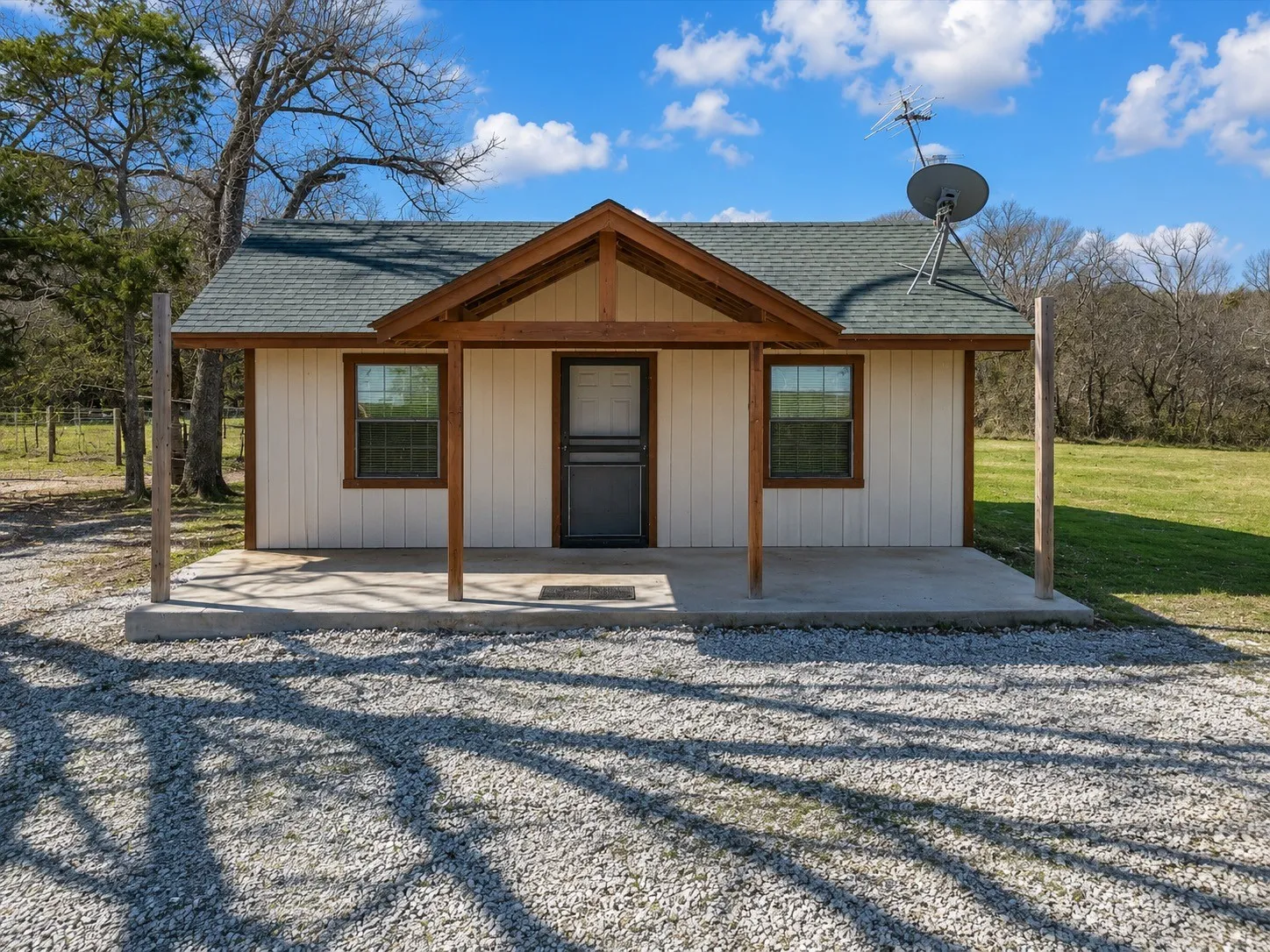 Farm For Sale in Navarro County , 11095 E State Highway 31, Kerens, Texas 75144, 1 Bedroom, 1 Bathroom, Garage spaces, 384 Sqft, built in 2013, Price $655,000, mls#21265819, Real Estate Agent in Kerens, Homes For Sale in Navarro county, Homes For Sale in Kerens, Realtor in Kerens Texas, Real Estate Brokerage Independent Realty Texas, Luminita Cordes Realtor