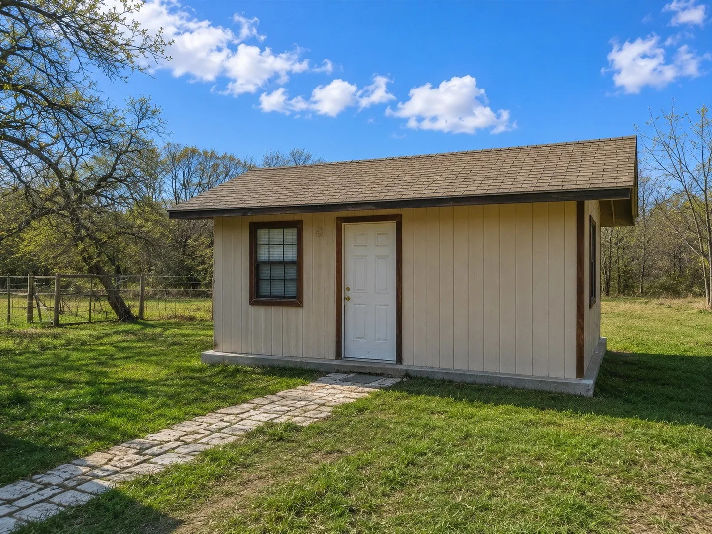 Farm For Sale in Navarro County , 11095 E State Highway 31, Kerens, Texas 75144, 1 Bedroom, 1 Bathroom, Garage spaces, 384 Sqft, built in 2013, Price $655,000, mls#21265819, Real Estate Agent in Kerens, Homes For Sale in Navarro county, Homes For Sale in Kerens, Realtor in Kerens Texas, Real Estate Brokerage Independent Realty Texas, Luminita Cordes Realtor