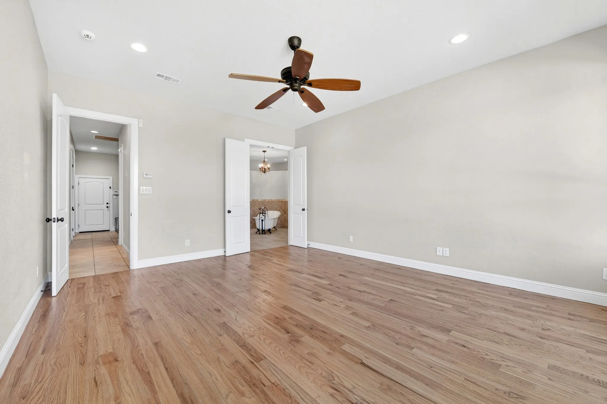 Single Family Residence For Sale in Palo Pinto County , 1120 Heron Court, Graford, Texas 76449, 5 Bedroom, 4 Bathroom, 3 Garage spaces, 4,172 Sqft, built in 2012, Price $995,000, mls#21266061, Real Estate Agent in Graford, Homes For Sale in Palo Pinto county, Homes For Sale in Graford, Realtor in Graford Texas, Real Estate Brokerage Independent Realty Texas, Luminita Cordes Realtor
