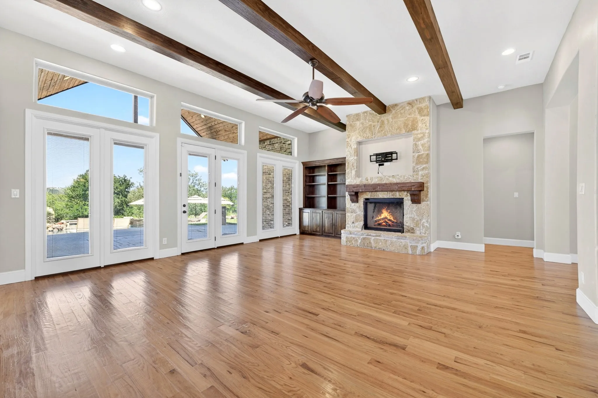 Single Family Residence For Sale in Palo Pinto County , 1120 Heron Court, Graford, Texas 76449, 5 Bedroom, 4 Bathroom, 3 Garage spaces, 4,172 Sqft, built in 2012, Price $995,000, mls#21266061, Real Estate Agent in Graford, Homes For Sale in Palo Pinto county, Homes For Sale in Graford, Realtor in Graford Texas, Real Estate Brokerage Independent Realty Texas, Luminita Cordes Realtor