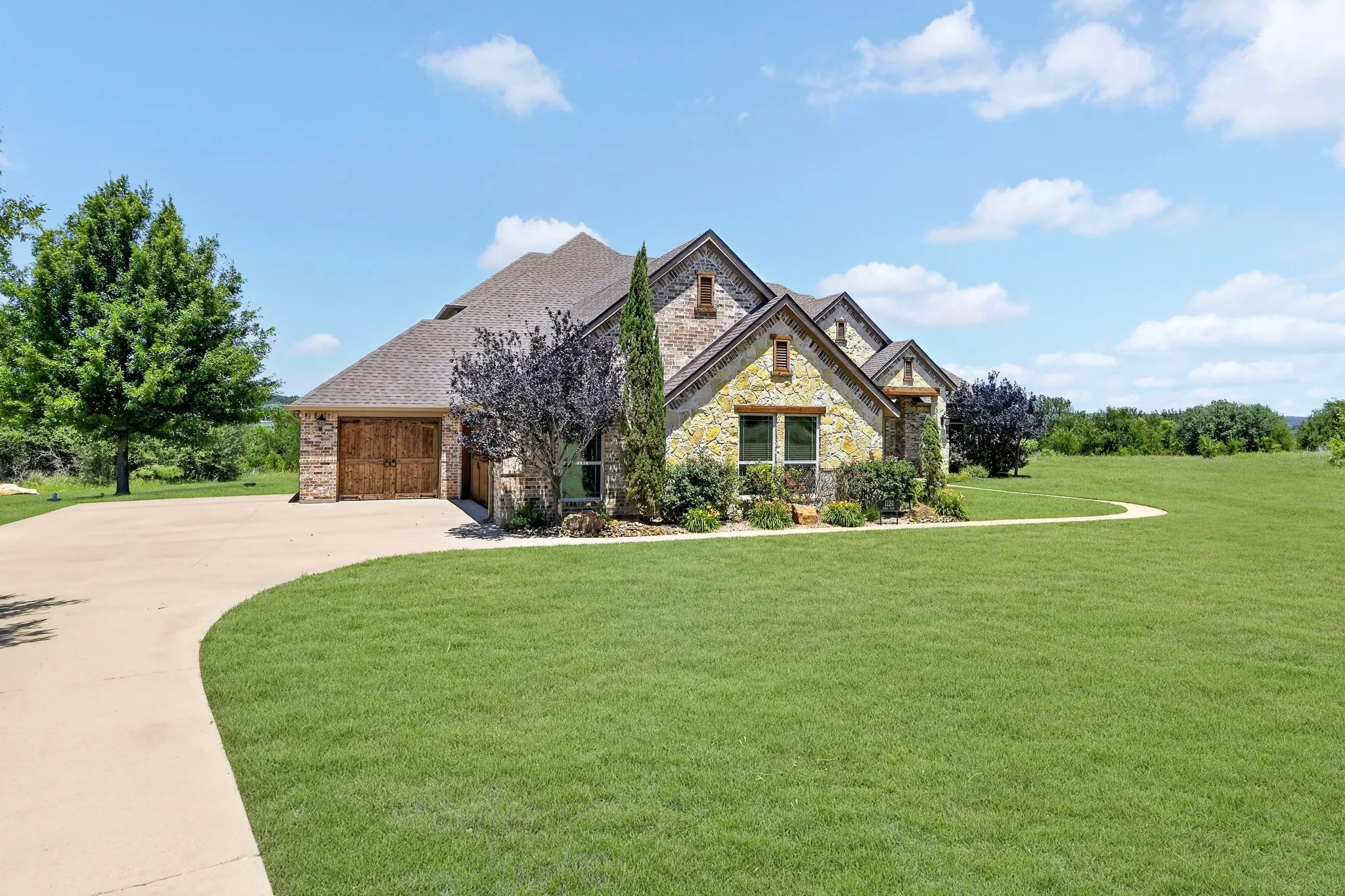 Single Family Residence For Sale in Palo Pinto County , 1120 Heron Court, Graford, Texas 76449, 5 Bedroom, 4 Bathroom, 3 Garage spaces, 4,172 Sqft, built in 2012, Price $995,000, mls#21266061, Real Estate Agent in Graford, Homes For Sale in Palo Pinto county, Homes For Sale in Graford, Realtor in Graford Texas, Real Estate Brokerage Independent Realty Texas, Luminita Cordes Realtor