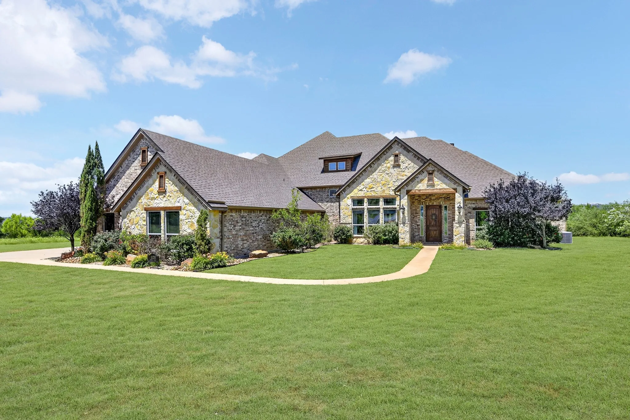 Single Family Residence For Sale in Palo Pinto County , 1120 Heron Court, Graford, Texas 76449, 5 Bedroom, 4 Bathroom, 3 Garage spaces, 4,172 Sqft, built in 2012, Price $995,000, mls#21266061, Real Estate Agent in Graford, Homes For Sale in Palo Pinto county, Homes For Sale in Graford, Realtor in Graford Texas, Real Estate Brokerage Independent Realty Texas, Luminita Cordes Realtor