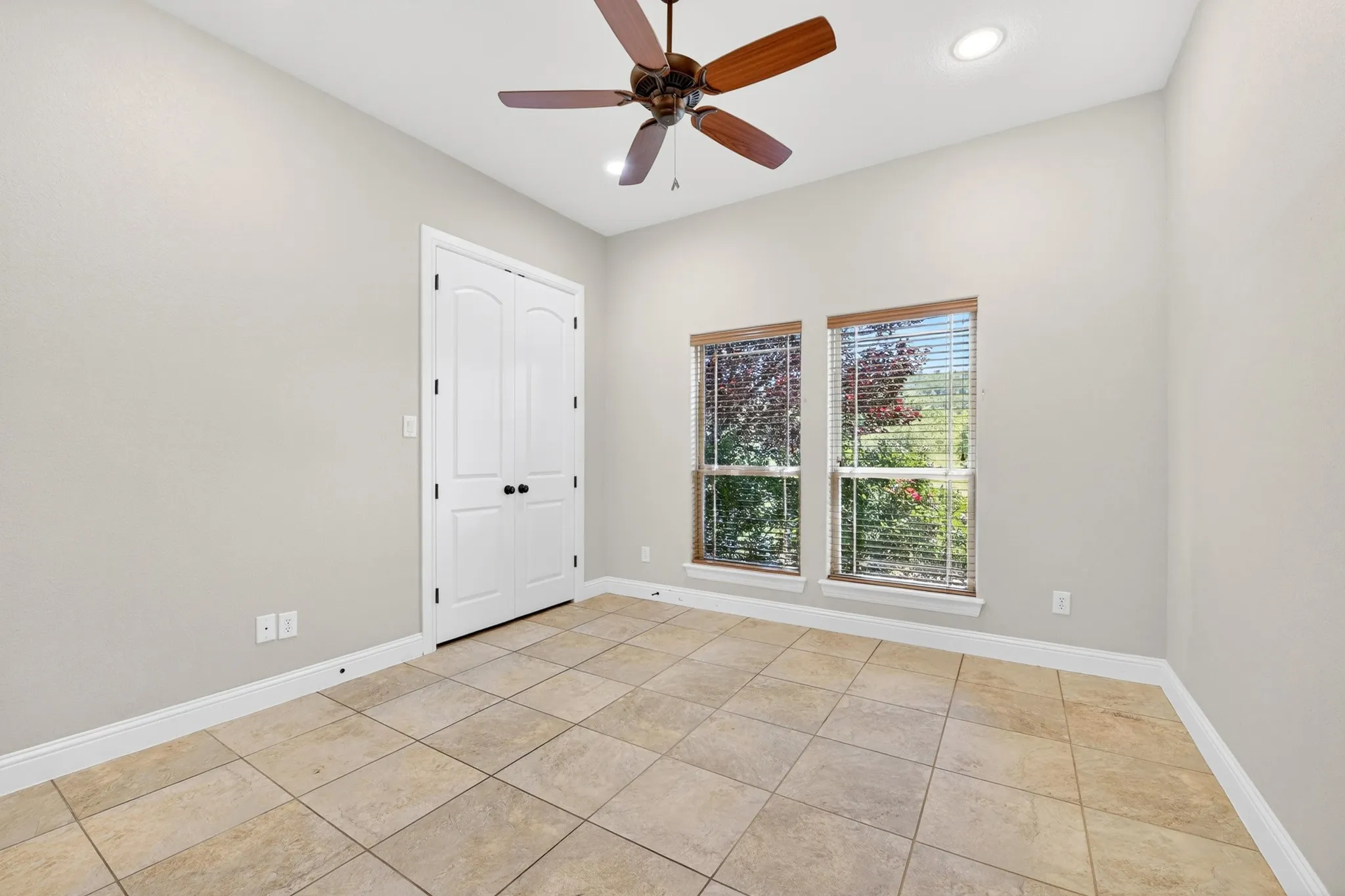 Single Family Residence For Sale in Palo Pinto County , 1120 Heron Court, Graford, Texas 76449, 5 Bedroom, 4 Bathroom, 3 Garage spaces, 4,172 Sqft, built in 2012, Price $995,000, mls#21266061, Real Estate Agent in Graford, Homes For Sale in Palo Pinto county, Homes For Sale in Graford, Realtor in Graford Texas, Real Estate Brokerage Independent Realty Texas, Luminita Cordes Realtor