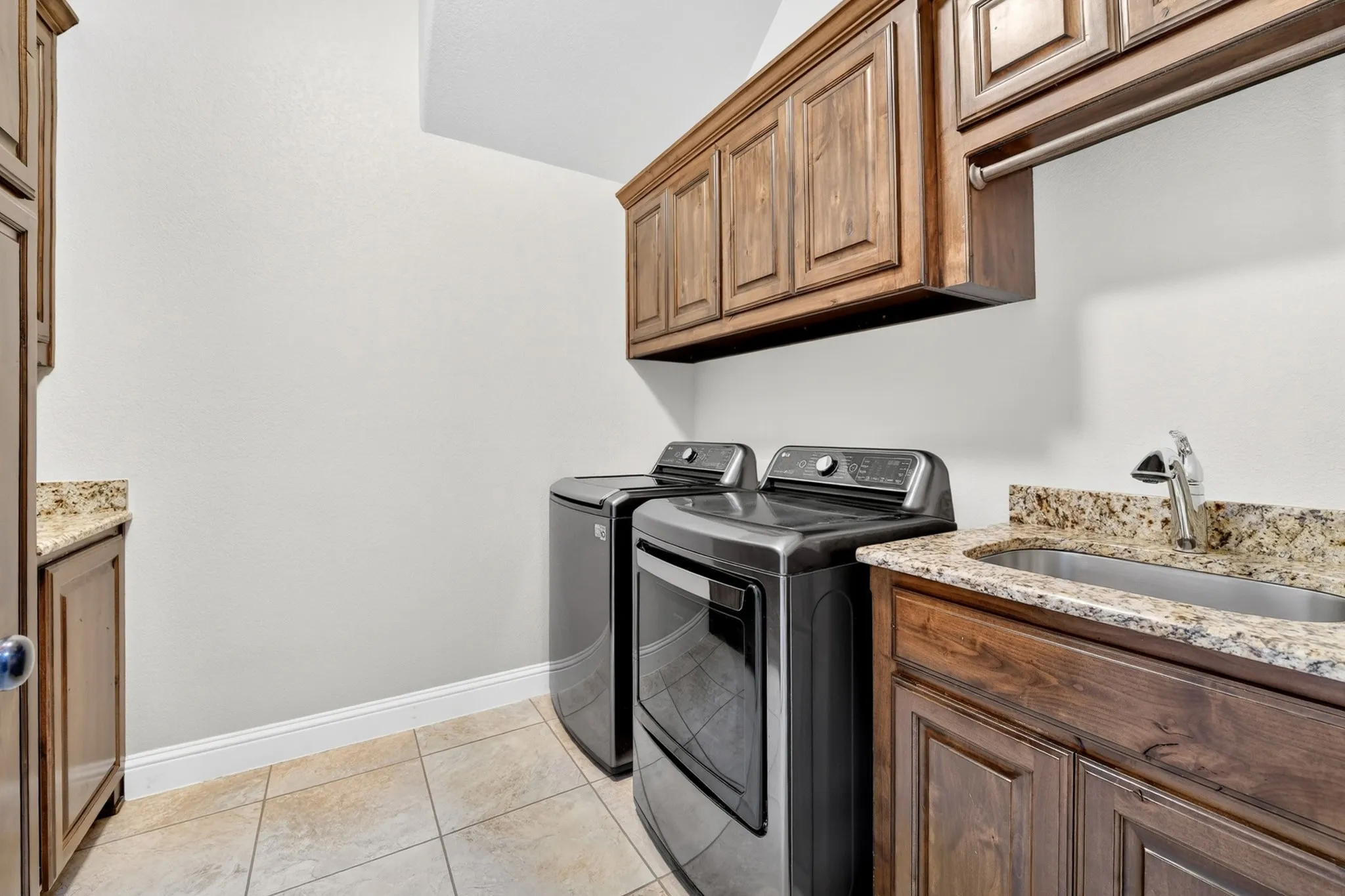 Single Family Residence For Sale in Palo Pinto County , 1120 Heron Court, Graford, Texas 76449, 5 Bedroom, 4 Bathroom, 3 Garage spaces, 4,172 Sqft, built in 2012, Price $995,000, mls#21266061, Real Estate Agent in Graford, Homes For Sale in Palo Pinto county, Homes For Sale in Graford, Realtor in Graford Texas, Real Estate Brokerage Independent Realty Texas, Luminita Cordes Realtor