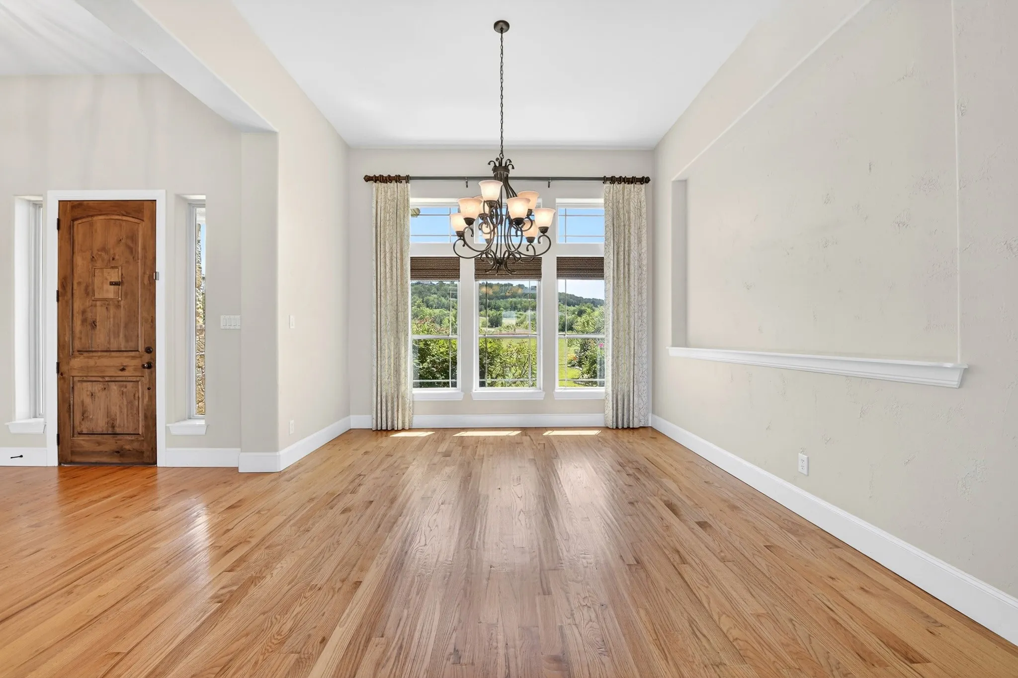 Single Family Residence For Sale in Palo Pinto County , 1120 Heron Court, Graford, Texas 76449, 5 Bedroom, 4 Bathroom, 3 Garage spaces, 4,172 Sqft, built in 2012, Price $995,000, mls#21266061, Real Estate Agent in Graford, Homes For Sale in Palo Pinto county, Homes For Sale in Graford, Realtor in Graford Texas, Real Estate Brokerage Independent Realty Texas, Luminita Cordes Realtor