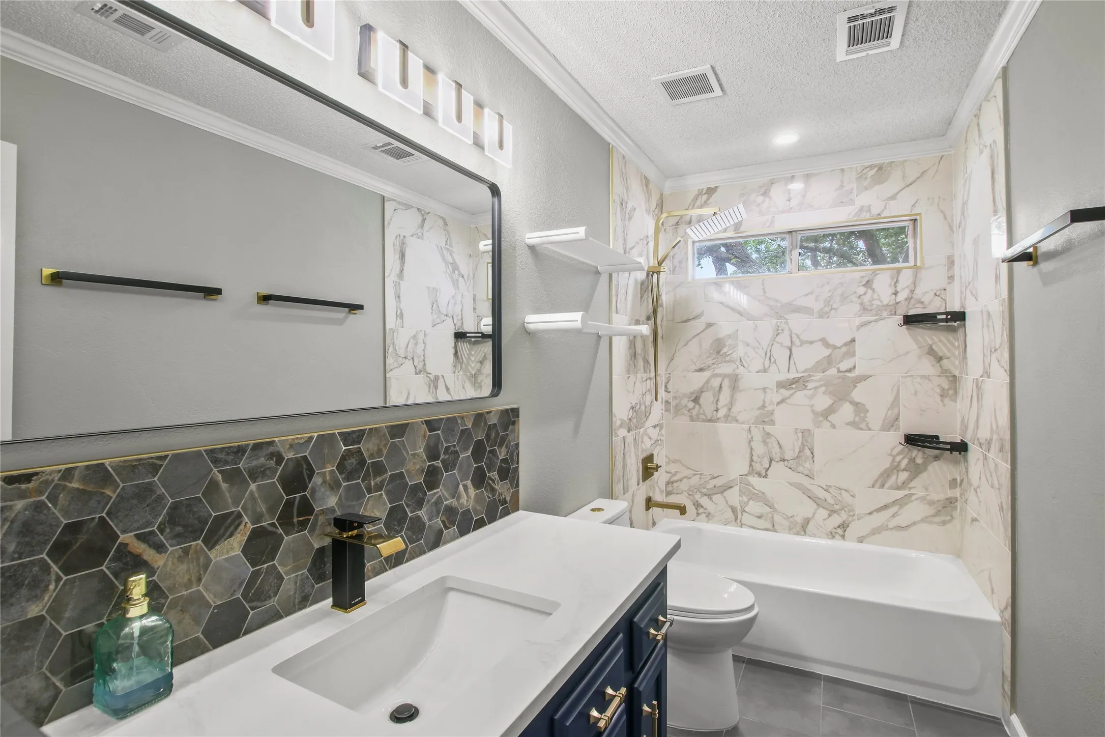 Single Family Residence For Sale in Collin County , 801 Fall Drive, Allen, Texas 75002, 5 Bedroom, 4 Bathroom, 2 Garage spaces, 2,962 Sqft, built in 1987, mls#21265902, Real Estate Agent in Allen, Homes For Sale in Collin county, Homes For Sale in Allen, Realtor in Allen Texas, Real Estate Brokerage Independent Realty Texas, Luminita Cordes Realtor