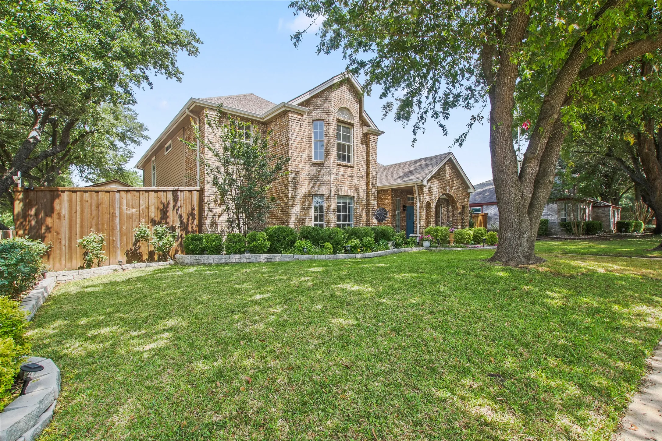 Single Family Residence For Sale in Collin County , 801 Fall Drive, Allen, Texas 75002, 5 Bedroom, 4 Bathroom, 2 Garage spaces, 2,962 Sqft, built in 1987, mls#21265902, Real Estate Agent in Allen, Homes For Sale in Collin county, Homes For Sale in Allen, Realtor in Allen Texas, Real Estate Brokerage Independent Realty Texas, Luminita Cordes Realtor