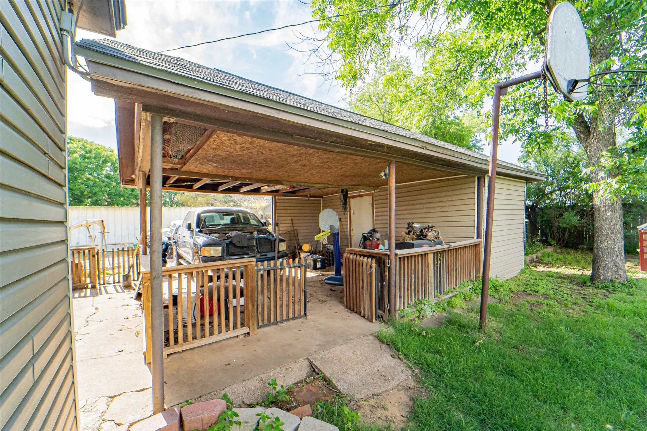 Single Family Residence For Sale in Stephens County , 1404 W Walker Street, Breckenridge, Texas 76424, 3 Bedroom, 2 Bathroom, 1 Garage spaces, 1,484 Sqft, built in 1941, mls#21262020, Real Estate Agent in Breckenridge, Homes For Sale in Stephens county, Homes For Sale in Breckenridge, Realtor in Breckenridge Texas, Real Estate Brokerage Independent Realty Texas, Luminita Cordes Realtor
