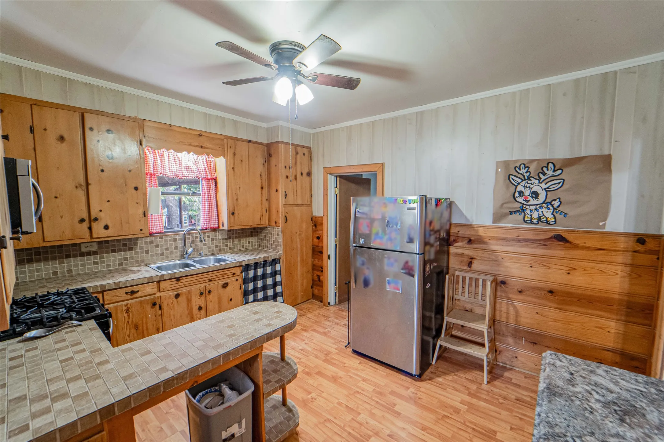 Single Family Residence For Sale in Stephens County , 1404 W Walker Street, Breckenridge, Texas 76424, 3 Bedroom, 2 Bathroom, 1 Garage spaces, 1,484 Sqft, built in 1941, mls#21262020, Real Estate Agent in Breckenridge, Homes For Sale in Stephens county, Homes For Sale in Breckenridge, Realtor in Breckenridge Texas, Real Estate Brokerage Independent Realty Texas, Luminita Cordes Realtor