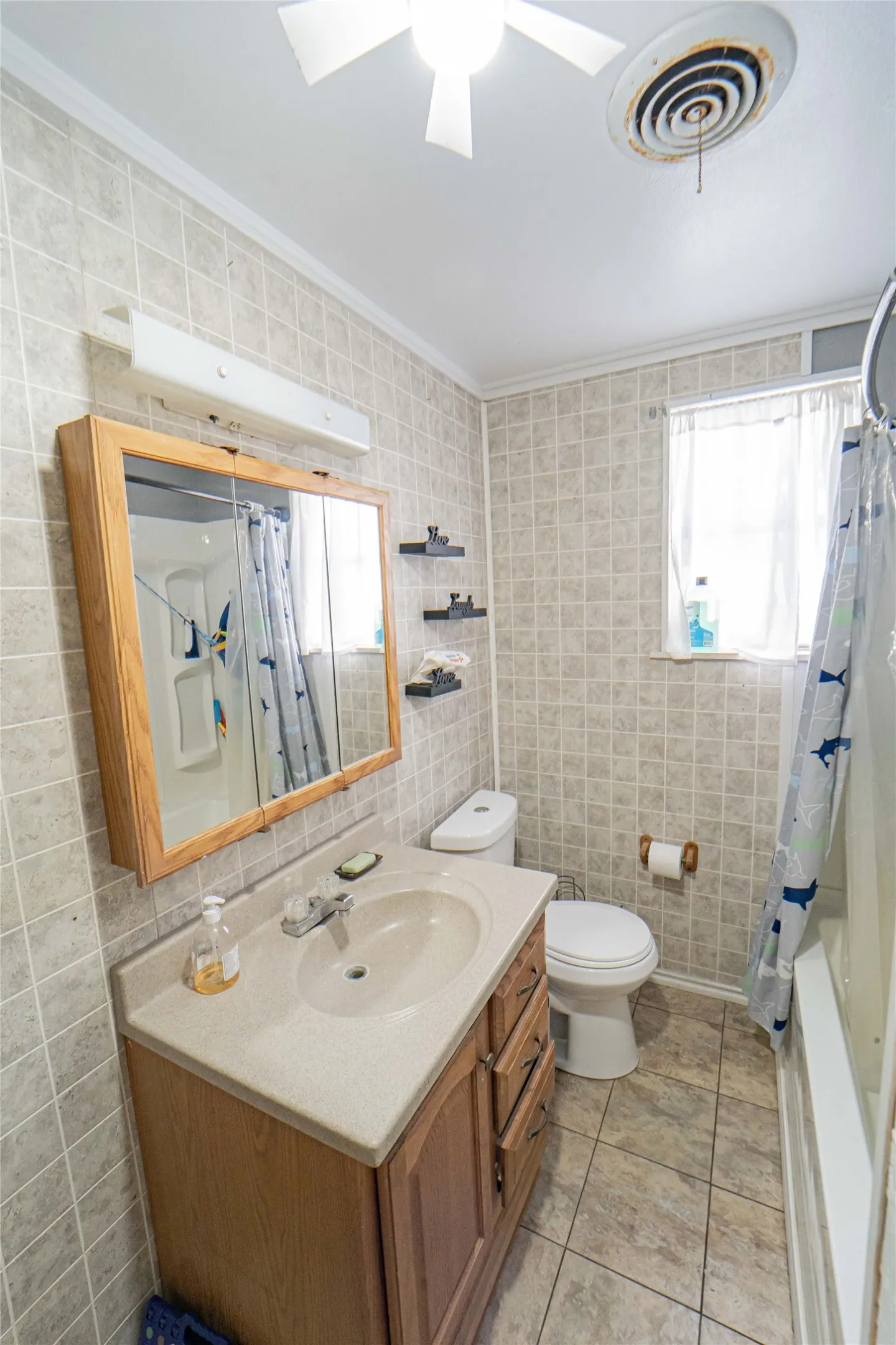 Single Family Residence For Sale in Stephens County , 1404 W Walker Street, Breckenridge, Texas 76424, 3 Bedroom, 2 Bathroom, 1 Garage spaces, 1,484 Sqft, built in 1941, mls#21262020, Real Estate Agent in Breckenridge, Homes For Sale in Stephens county, Homes For Sale in Breckenridge, Realtor in Breckenridge Texas, Real Estate Brokerage Independent Realty Texas, Luminita Cordes Realtor