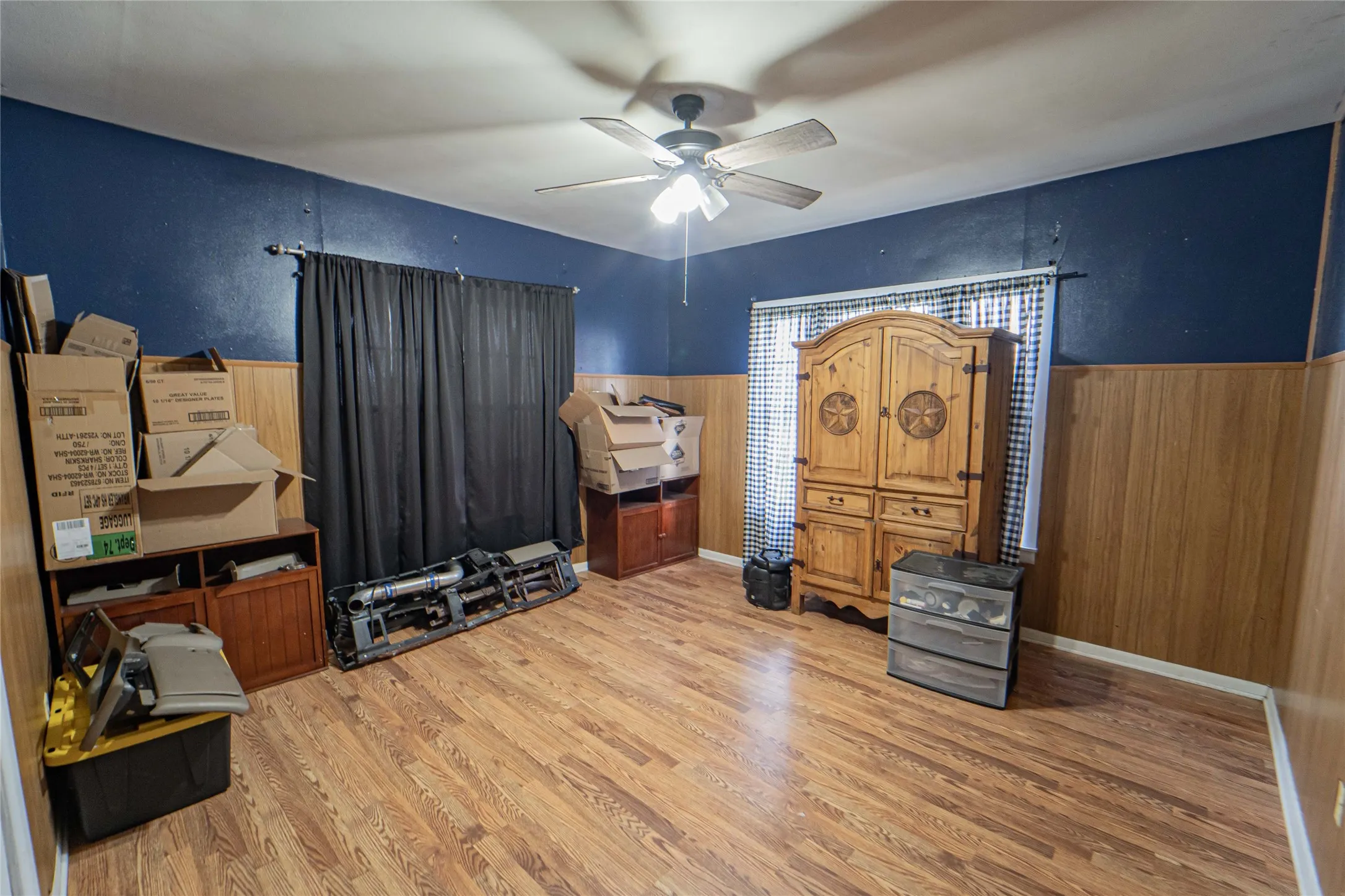 Single Family Residence For Sale in Stephens County , 1404 W Walker Street, Breckenridge, Texas 76424, 3 Bedroom, 2 Bathroom, 1 Garage spaces, 1,484 Sqft, built in 1941, mls#21262020, Real Estate Agent in Breckenridge, Homes For Sale in Stephens county, Homes For Sale in Breckenridge, Realtor in Breckenridge Texas, Real Estate Brokerage Independent Realty Texas, Luminita Cordes Realtor