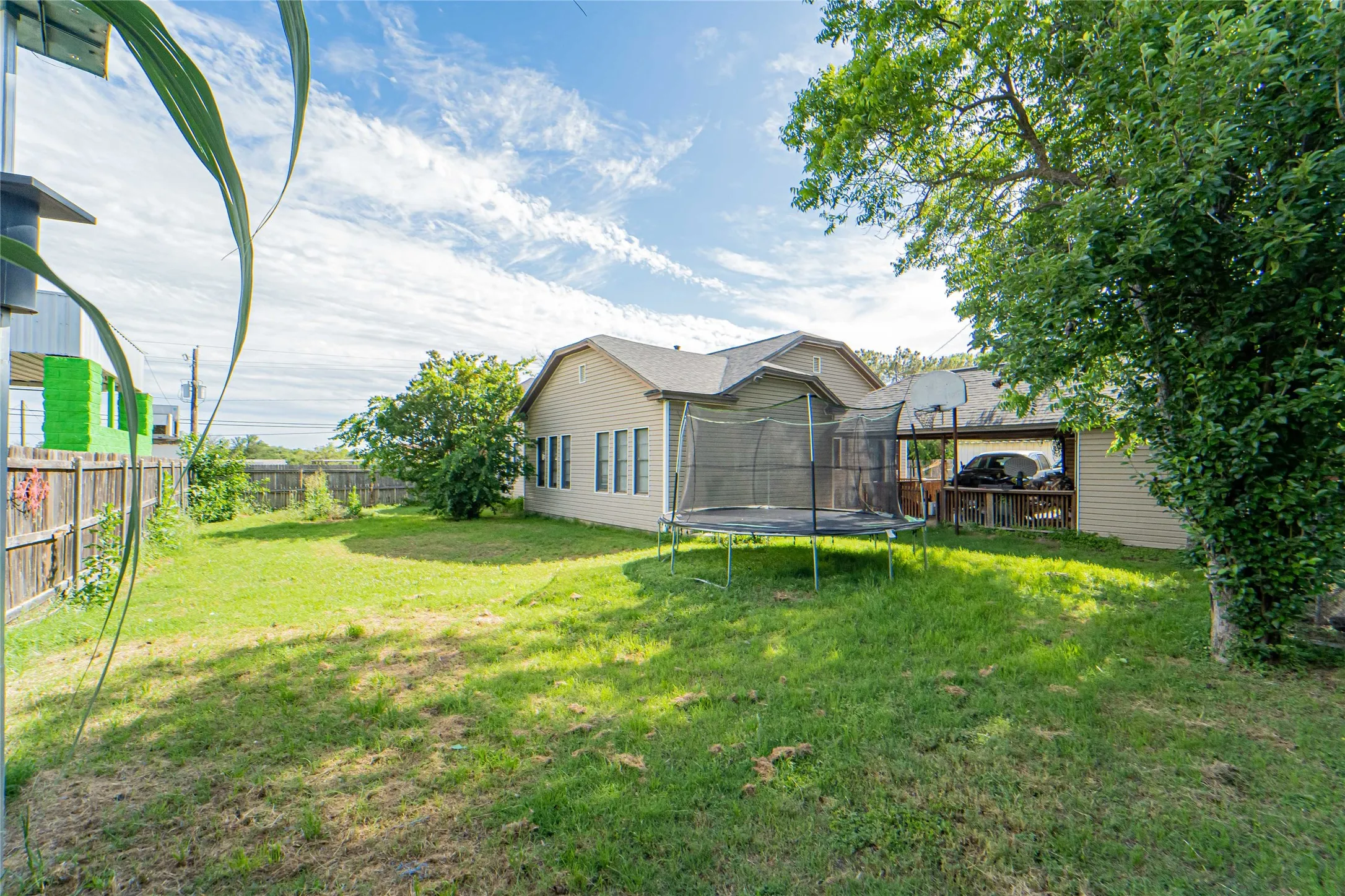 Single Family Residence For Sale in Stephens County , 1404 W Walker Street, Breckenridge, Texas 76424, 3 Bedroom, 2 Bathroom, 1 Garage spaces, 1,484 Sqft, built in 1941, mls#21262020, Real Estate Agent in Breckenridge, Homes For Sale in Stephens county, Homes For Sale in Breckenridge, Realtor in Breckenridge Texas, Real Estate Brokerage Independent Realty Texas, Luminita Cordes Realtor