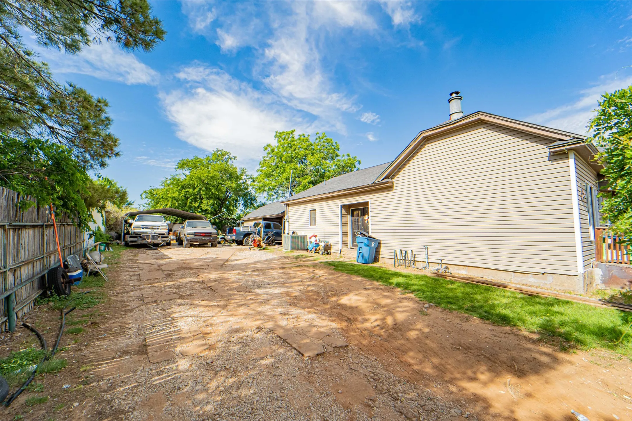 Single Family Residence For Sale in Stephens County , 1404 W Walker Street, Breckenridge, Texas 76424, 3 Bedroom, 2 Bathroom, 1 Garage spaces, 1,484 Sqft, built in 1941, mls#21262020, Real Estate Agent in Breckenridge, Homes For Sale in Stephens county, Homes For Sale in Breckenridge, Realtor in Breckenridge Texas, Real Estate Brokerage Independent Realty Texas, Luminita Cordes Realtor