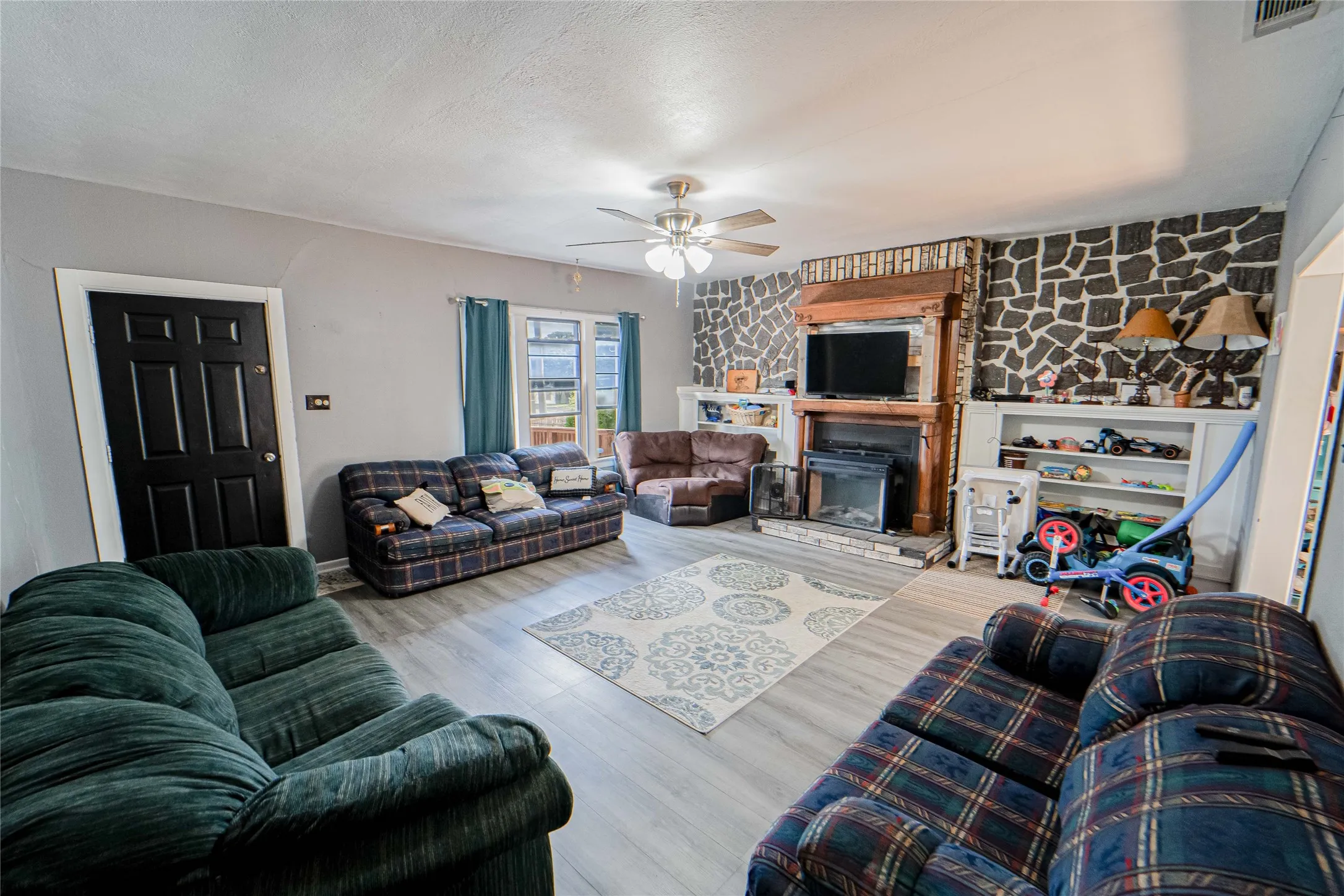 Single Family Residence For Sale in Stephens County , 1404 W Walker Street, Breckenridge, Texas 76424, 3 Bedroom, 2 Bathroom, 1 Garage spaces, 1,484 Sqft, built in 1941, mls#21262020, Real Estate Agent in Breckenridge, Homes For Sale in Stephens county, Homes For Sale in Breckenridge, Realtor in Breckenridge Texas, Real Estate Brokerage Independent Realty Texas, Luminita Cordes Realtor