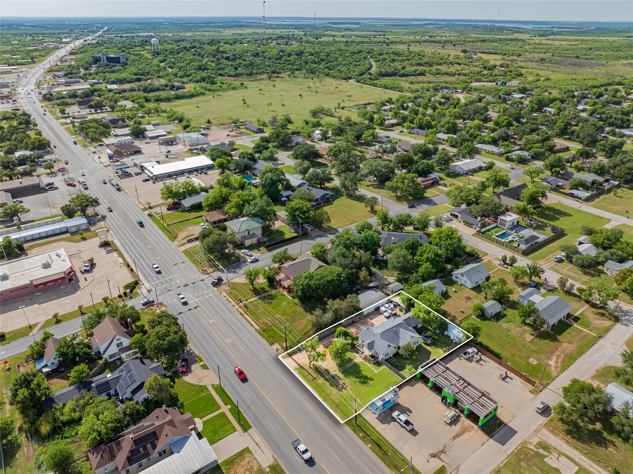 Single Family Residence For Sale in Stephens County , 1404 W Walker Street, Breckenridge, Texas 76424, 3 Bedroom, 2 Bathroom, 1 Garage spaces, 1,484 Sqft, built in 1941, mls#21262020, Real Estate Agent in Breckenridge, Homes For Sale in Stephens county, Homes For Sale in Breckenridge, Realtor in Breckenridge Texas, Real Estate Brokerage Independent Realty Texas, Luminita Cordes Realtor