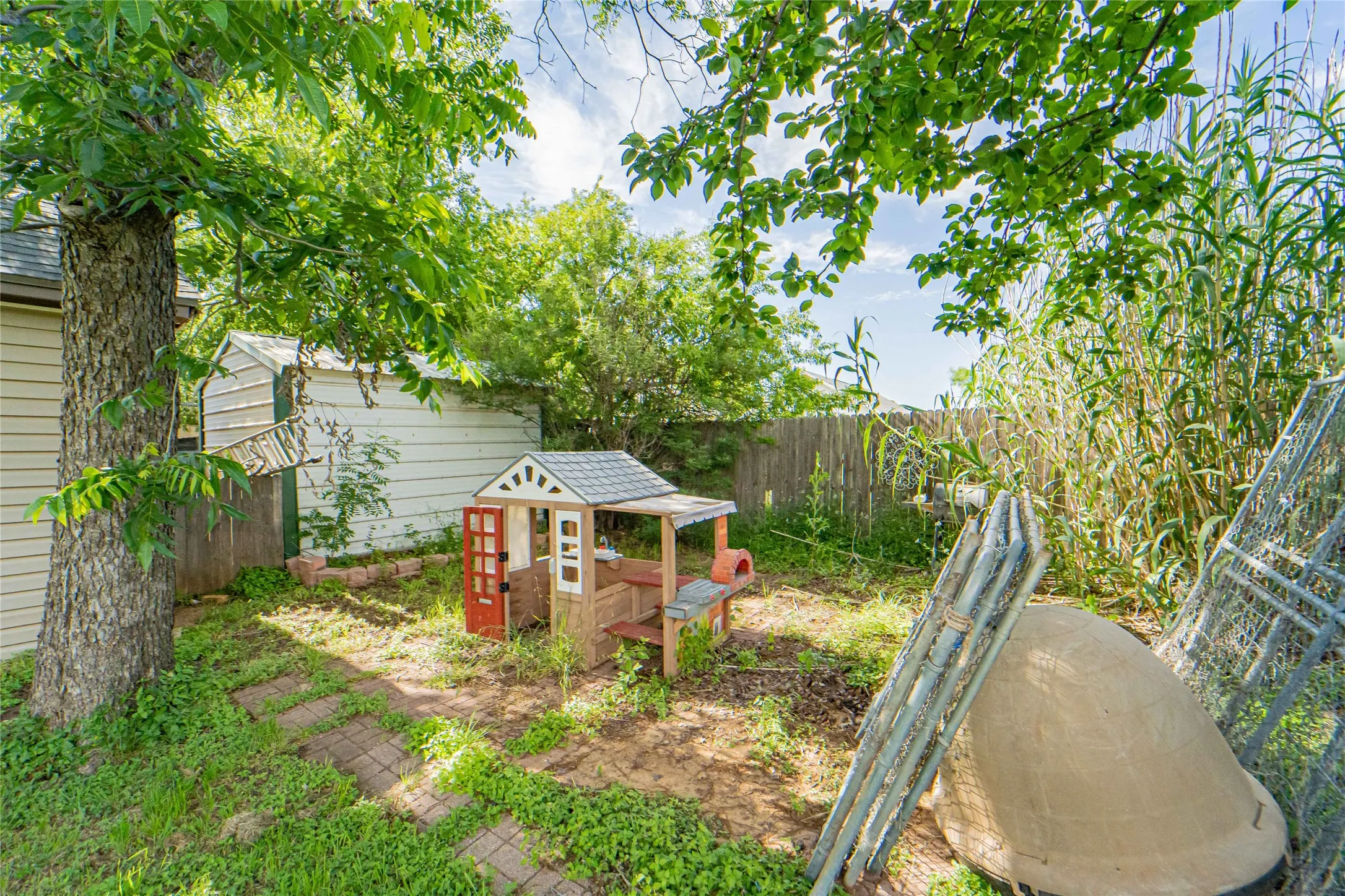 Single Family Residence For Sale in Stephens County , 1404 W Walker Street, Breckenridge, Texas 76424, 3 Bedroom, 2 Bathroom, 1 Garage spaces, 1,484 Sqft, built in 1941, mls#21262020, Real Estate Agent in Breckenridge, Homes For Sale in Stephens county, Homes For Sale in Breckenridge, Realtor in Breckenridge Texas, Real Estate Brokerage Independent Realty Texas, Luminita Cordes Realtor