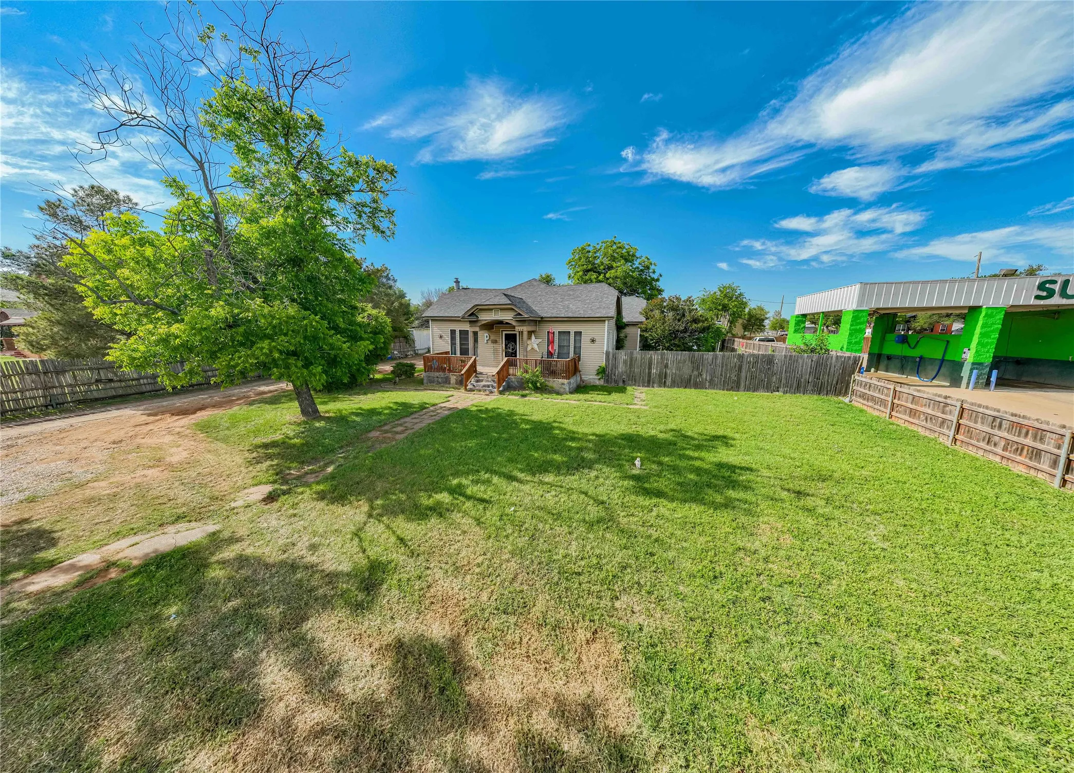 Single Family Residence For Sale in Stephens County , 1404 W Walker Street, Breckenridge, Texas 76424, 3 Bedroom, 2 Bathroom, 1 Garage spaces, 1,484 Sqft, built in 1941, mls#21262020, Real Estate Agent in Breckenridge, Homes For Sale in Stephens county, Homes For Sale in Breckenridge, Realtor in Breckenridge Texas, Real Estate Brokerage Independent Realty Texas, Luminita Cordes Realtor
