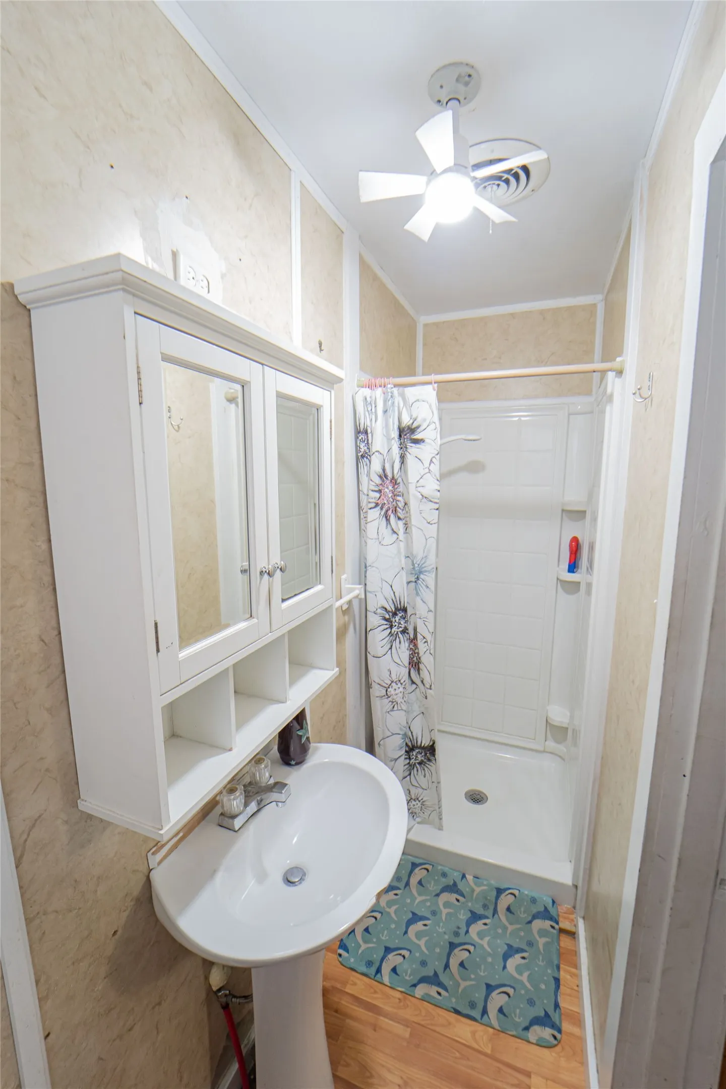 Single Family Residence For Sale in Stephens County , 1404 W Walker Street, Breckenridge, Texas 76424, 3 Bedroom, 2 Bathroom, 1 Garage spaces, 1,484 Sqft, built in 1941, mls#21262020, Real Estate Agent in Breckenridge, Homes For Sale in Stephens county, Homes For Sale in Breckenridge, Realtor in Breckenridge Texas, Real Estate Brokerage Independent Realty Texas, Luminita Cordes Realtor