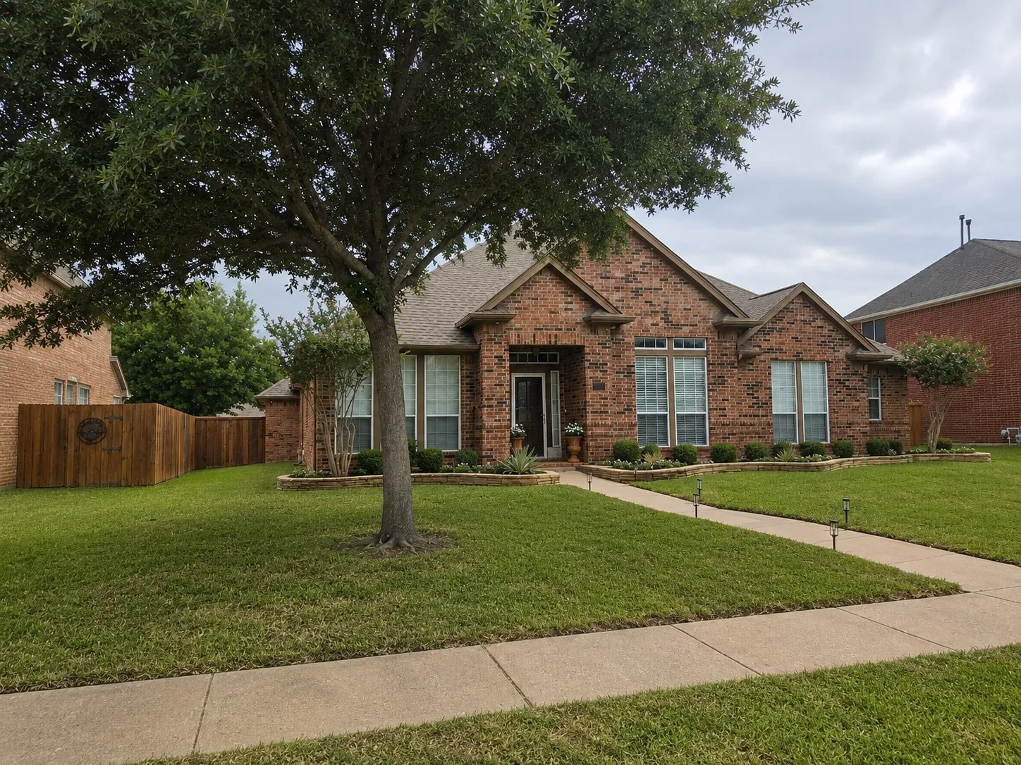 Single Family Residence For Sale in Dallas County , 1001 Lochness Lane, Garland, Texas 75044, 4 Bedroom, 3 Bathroom, 2 Garage spaces, 2,444 Sqft, built in 1996, mls#21265972, Real Estate Agent in Garland, Homes For Sale in Dallas county, Homes For Sale in Garland, Realtor in Garland Texas, Real Estate Brokerage Independent Realty Texas, Luminita Cordes Realtor