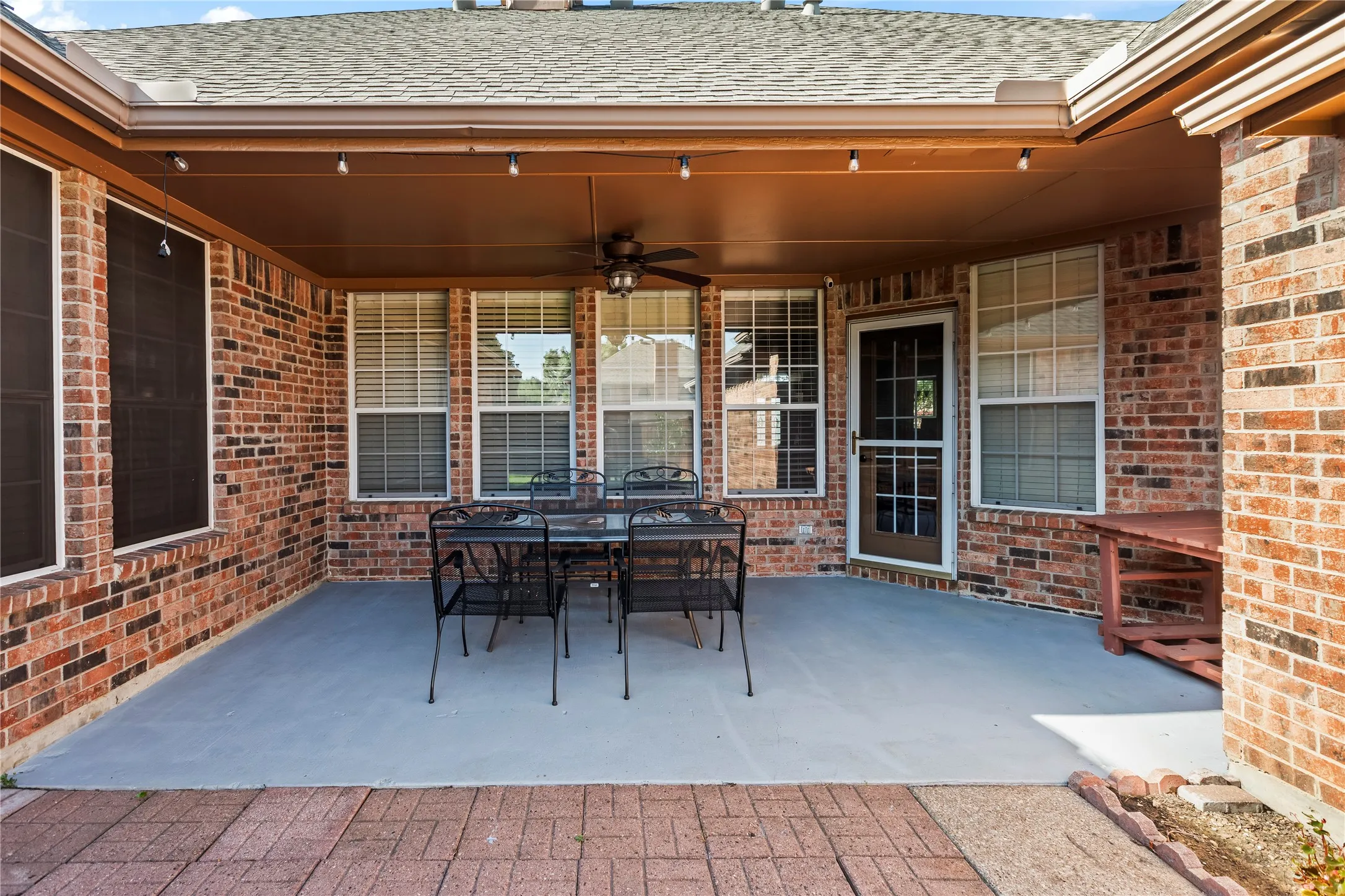 Single Family Residence For Sale in Dallas County , 1001 Lochness Lane, Garland, Texas 75044, 4 Bedroom, 3 Bathroom, 2 Garage spaces, 2,444 Sqft, built in 1996, mls#21265972, Real Estate Agent in Garland, Homes For Sale in Dallas county, Homes For Sale in Garland, Realtor in Garland Texas, Real Estate Brokerage Independent Realty Texas, Luminita Cordes Realtor