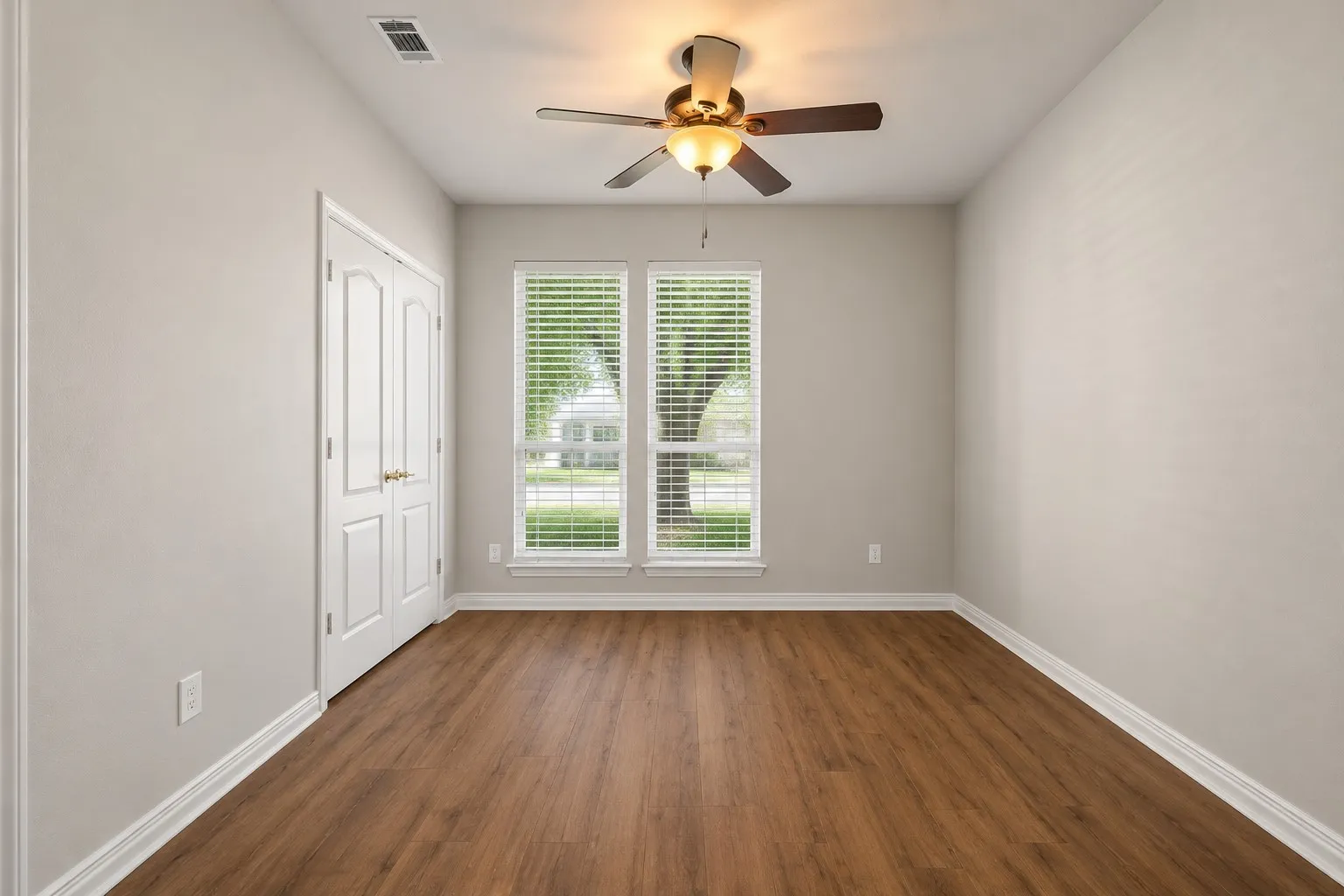 Single Family Residence For Sale in Dallas County , 1001 Lochness Lane, Garland, Texas 75044, 4 Bedroom, 3 Bathroom, 2 Garage spaces, 2,444 Sqft, built in 1996, mls#21265972, Real Estate Agent in Garland, Homes For Sale in Dallas county, Homes For Sale in Garland, Realtor in Garland Texas, Real Estate Brokerage Independent Realty Texas, Luminita Cordes Realtor