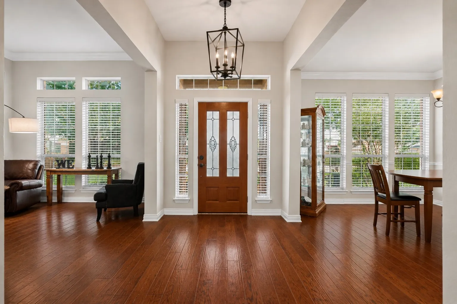 Single Family Residence For Sale in Dallas County , 1001 Lochness Lane, Garland, Texas 75044, 4 Bedroom, 3 Bathroom, 2 Garage spaces, 2,444 Sqft, built in 1996, mls#21265972, Real Estate Agent in Garland, Homes For Sale in Dallas county, Homes For Sale in Garland, Realtor in Garland Texas, Real Estate Brokerage Independent Realty Texas, Luminita Cordes Realtor