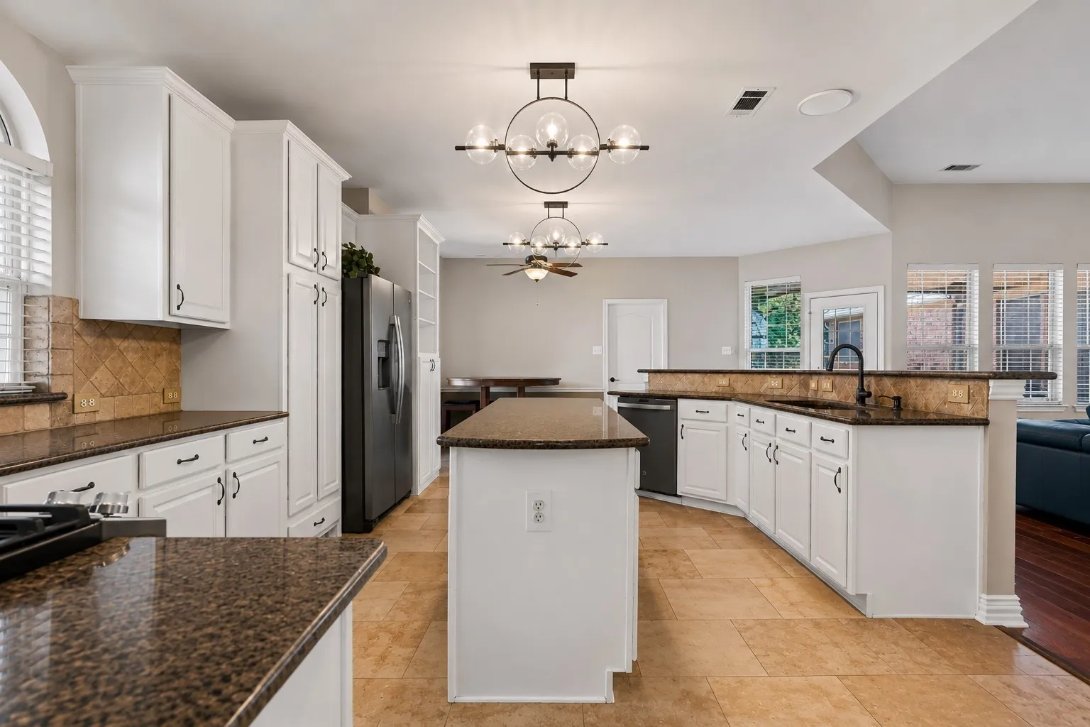 Single Family Residence For Sale in Dallas County , 1001 Lochness Lane, Garland, Texas 75044, 4 Bedroom, 3 Bathroom, 2 Garage spaces, 2,444 Sqft, built in 1996, mls#21265972, Real Estate Agent in Garland, Homes For Sale in Dallas county, Homes For Sale in Garland, Realtor in Garland Texas, Real Estate Brokerage Independent Realty Texas, Luminita Cordes Realtor
