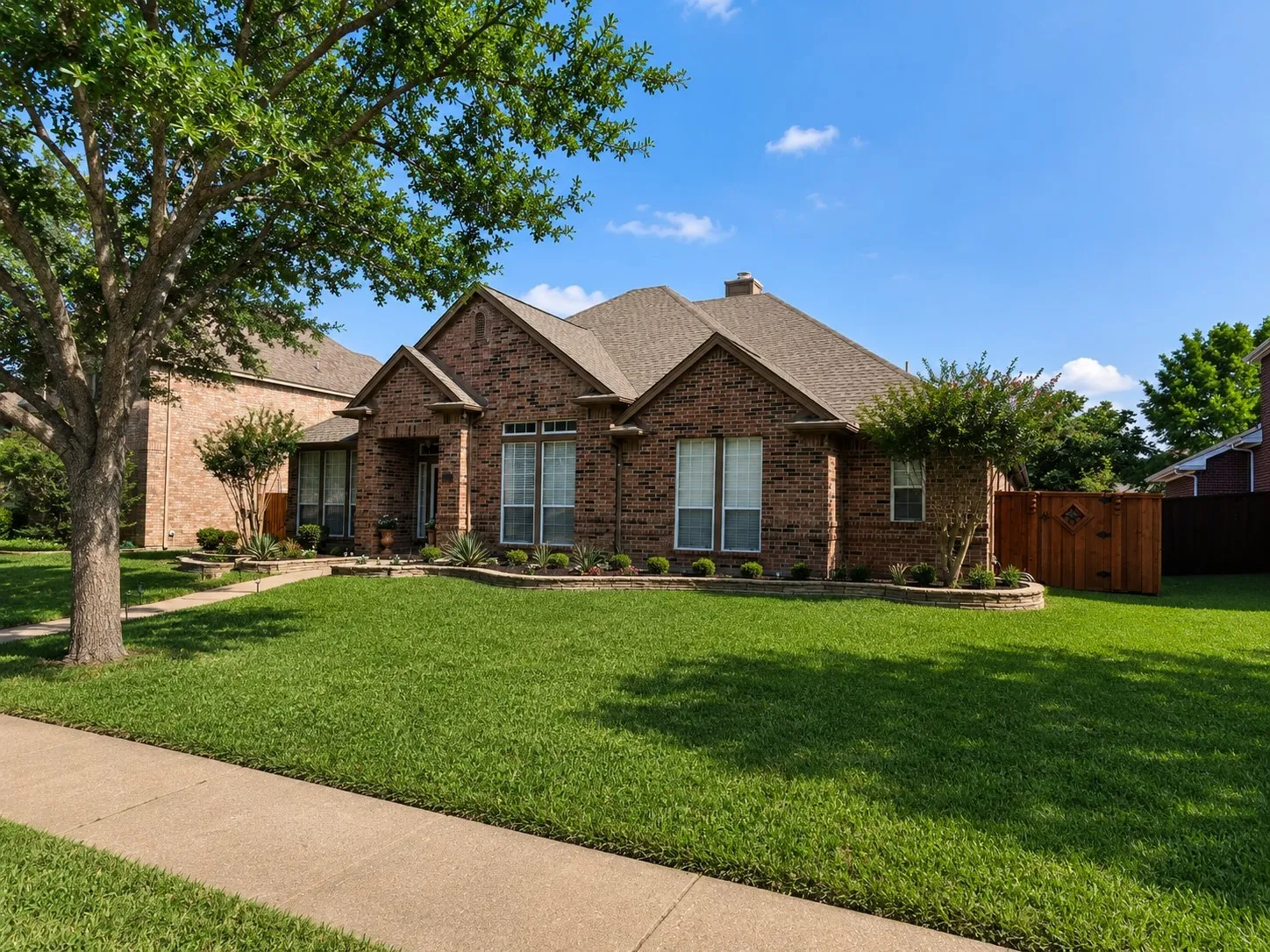 Single Family Residence For Sale in Dallas County , 1001 Lochness Lane, Garland, Texas 75044, 4 Bedroom, 3 Bathroom, 2 Garage spaces, 2,444 Sqft, built in 1996, mls#21265972, Real Estate Agent in Garland, Homes For Sale in Dallas county, Homes For Sale in Garland, Realtor in Garland Texas, Real Estate Brokerage Independent Realty Texas, Luminita Cordes Realtor