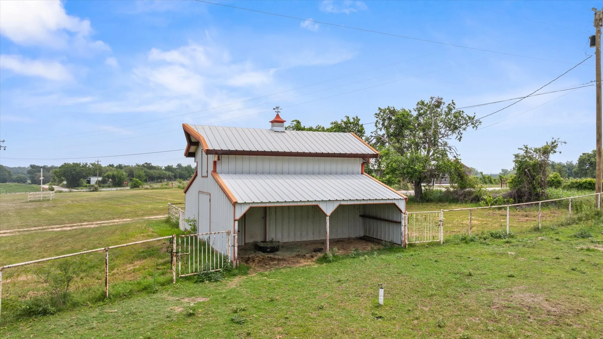 Duplex For Sale in Erath County , 11755 West FM 8, Stephenville, Texas 76401, 4 Bedroom, 2 Bathroom, Garage spaces, 0 Sqft, built in 1920, mls#21258675, Real Estate Agent in Stephenville, Homes For Sale in Erath county, Homes For Sale in Stephenville, Realtor in Stephenville Texas, Real Estate Brokerage Independent Realty Texas, Luminita Cordes Realtor