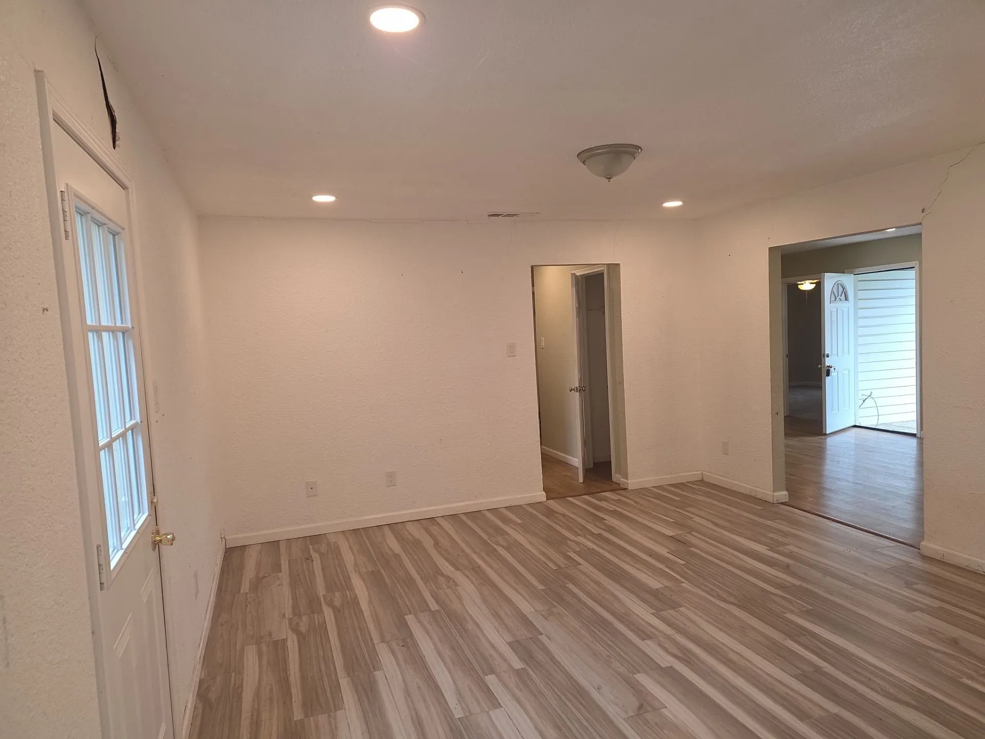 Single Family Residence For Sale in Dallas County , 3509 Delia Street, Rowlett, Texas 75088, 3 Bedroom, 2 Bathroom, 1 Garage spaces, 1,171 Sqft, built in 1970, mls#21266232, Real Estate Agent in Rowlett, Homes For Sale in Dallas county, Homes For Sale in Rowlett, Realtor in Rowlett Texas, Real Estate Brokerage Independent Realty Texas, Luminita Cordes Realtor